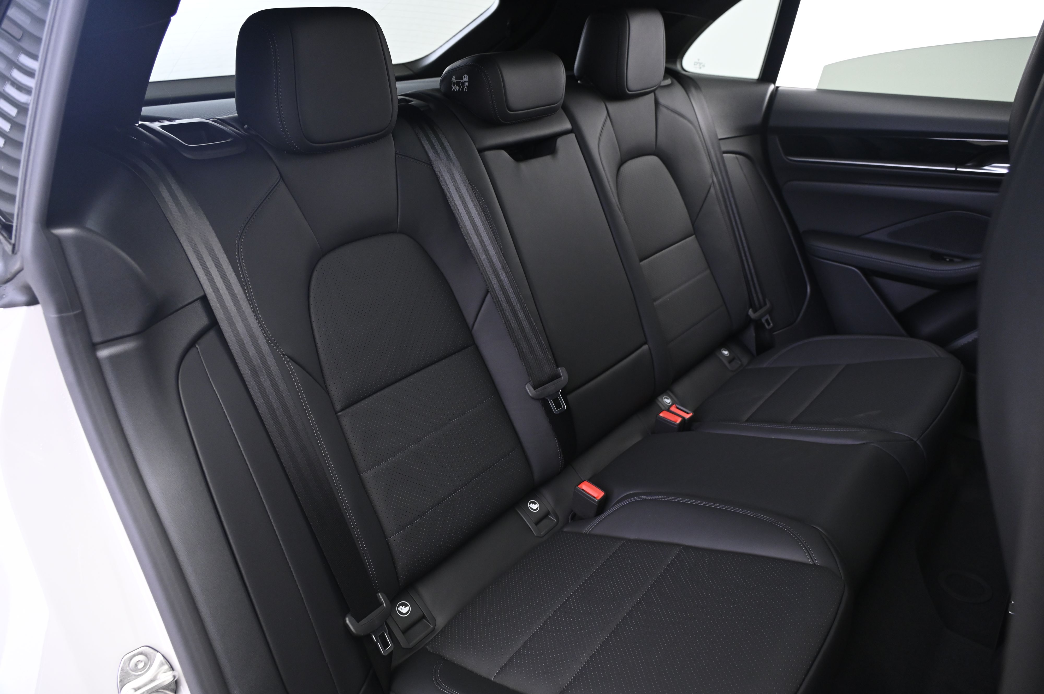 Thumbnail: 2026 Porsche Macan - 20