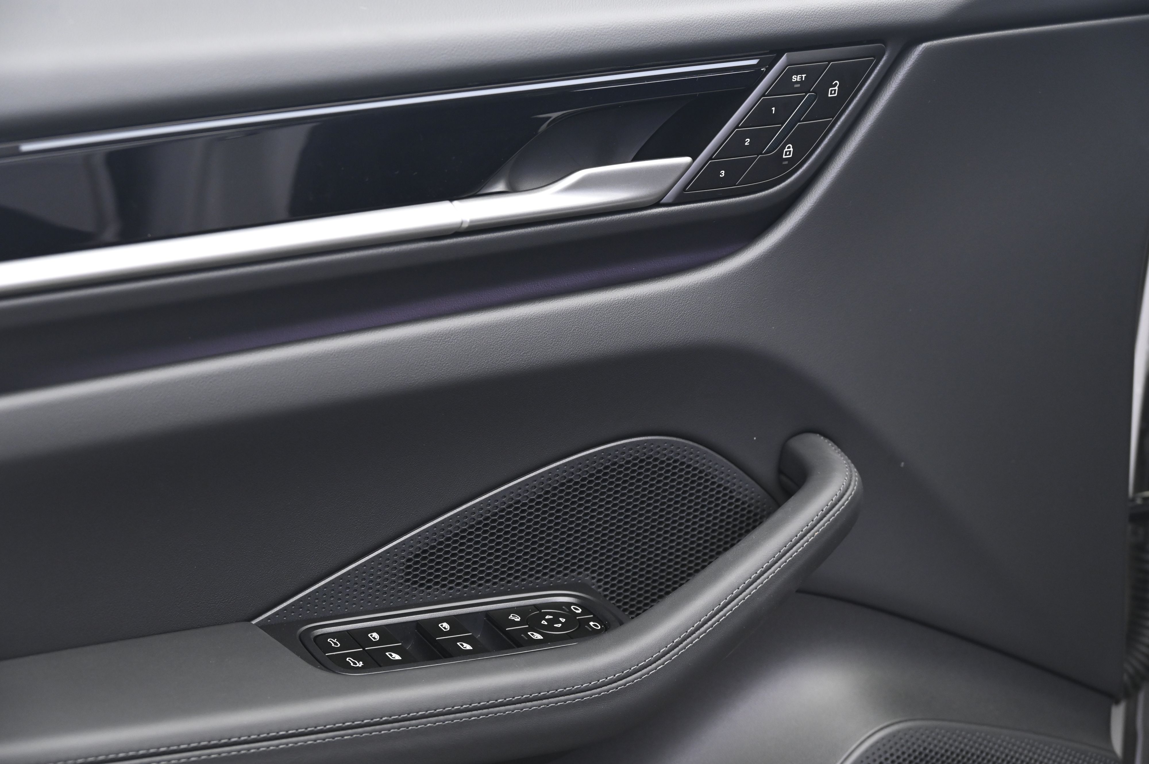 Thumbnail: 2026 Porsche Macan - 28