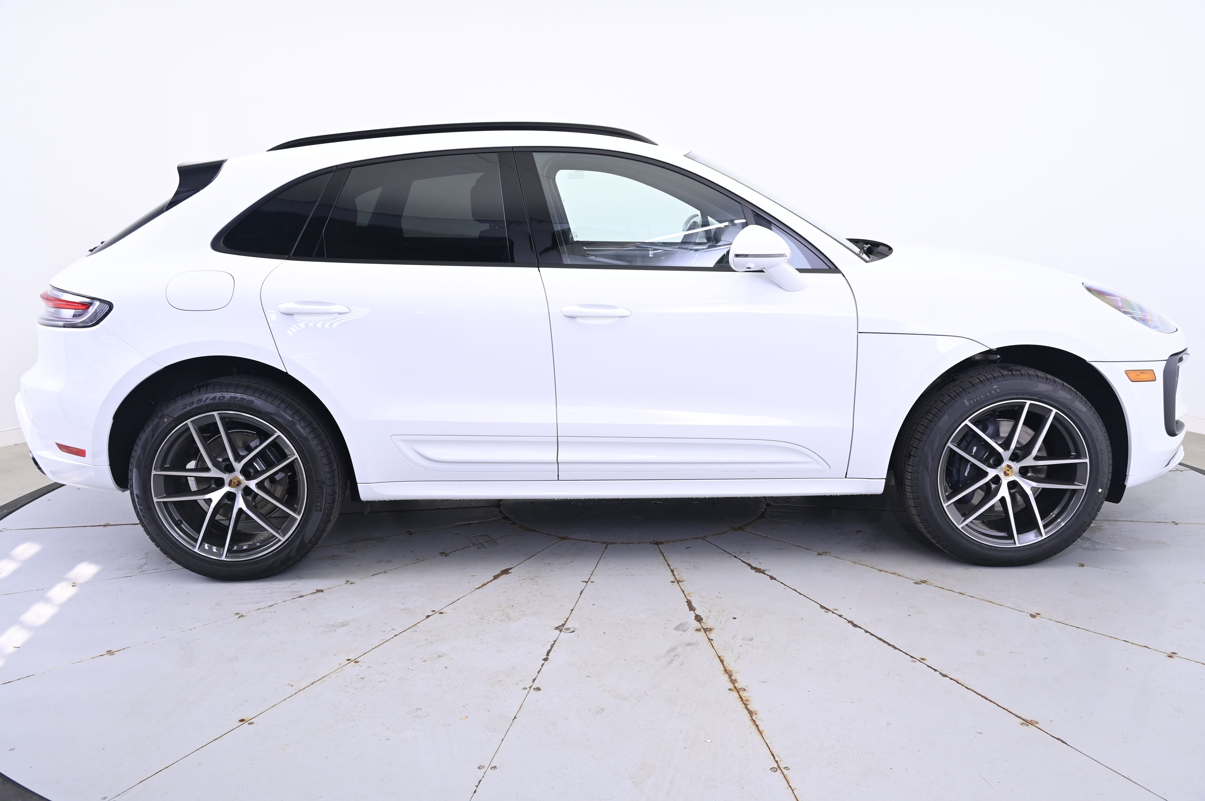 Thumbnail: 2026 Porsche Macan - 8
