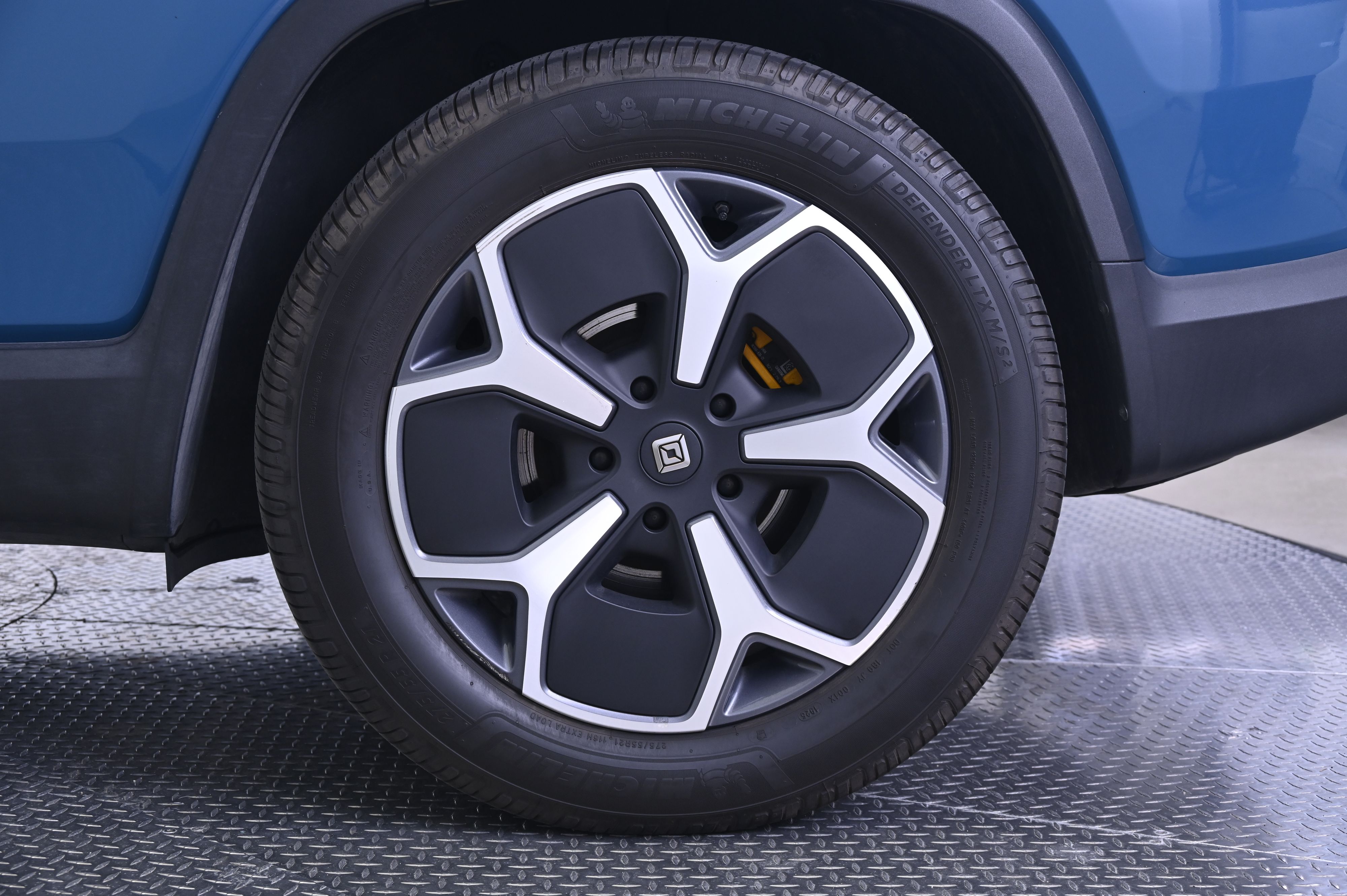 Thumbnail: 2024 Rivian R1S - 12