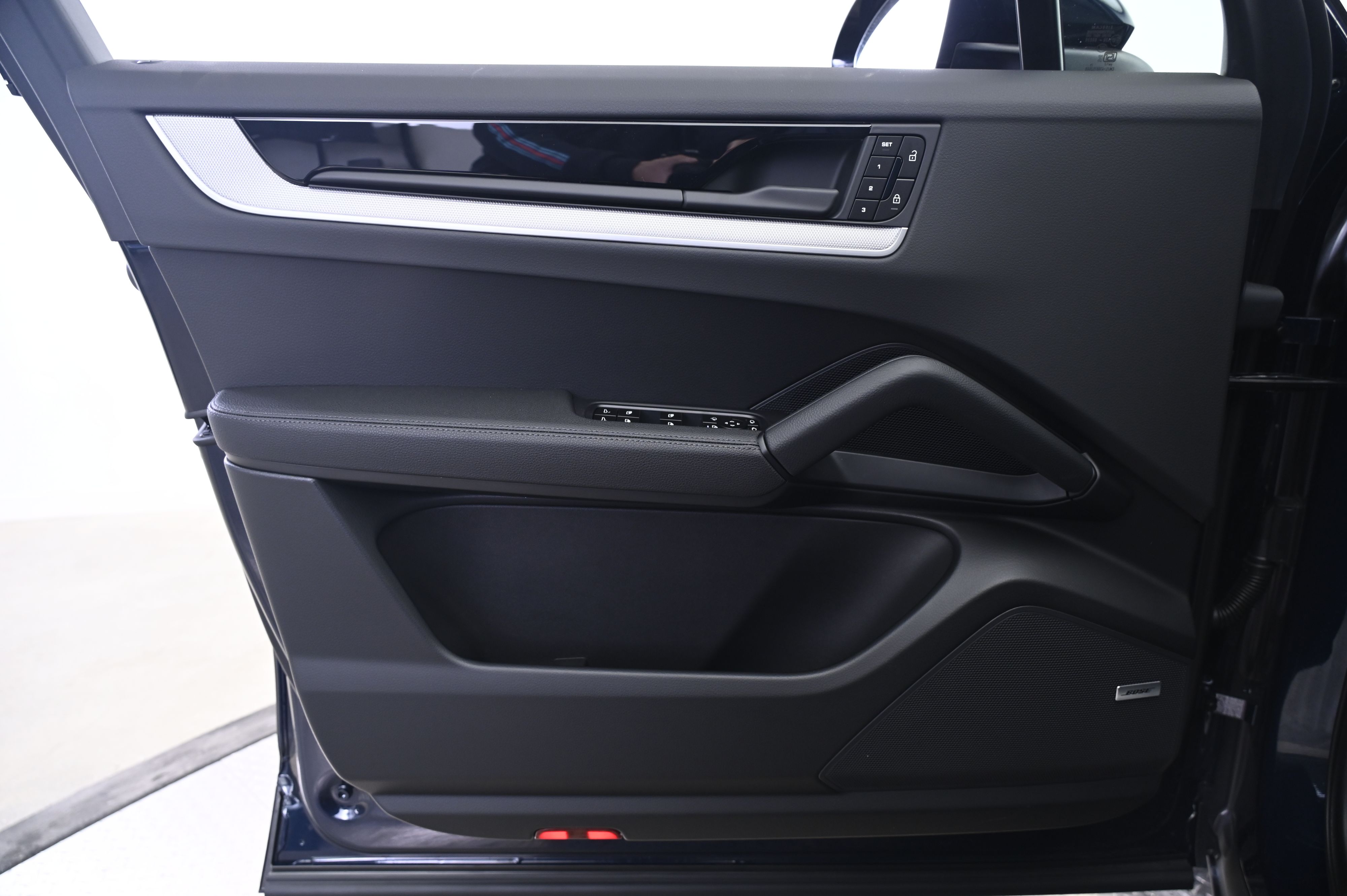 Thumbnail: 2026 Porsche Cayenne - 26