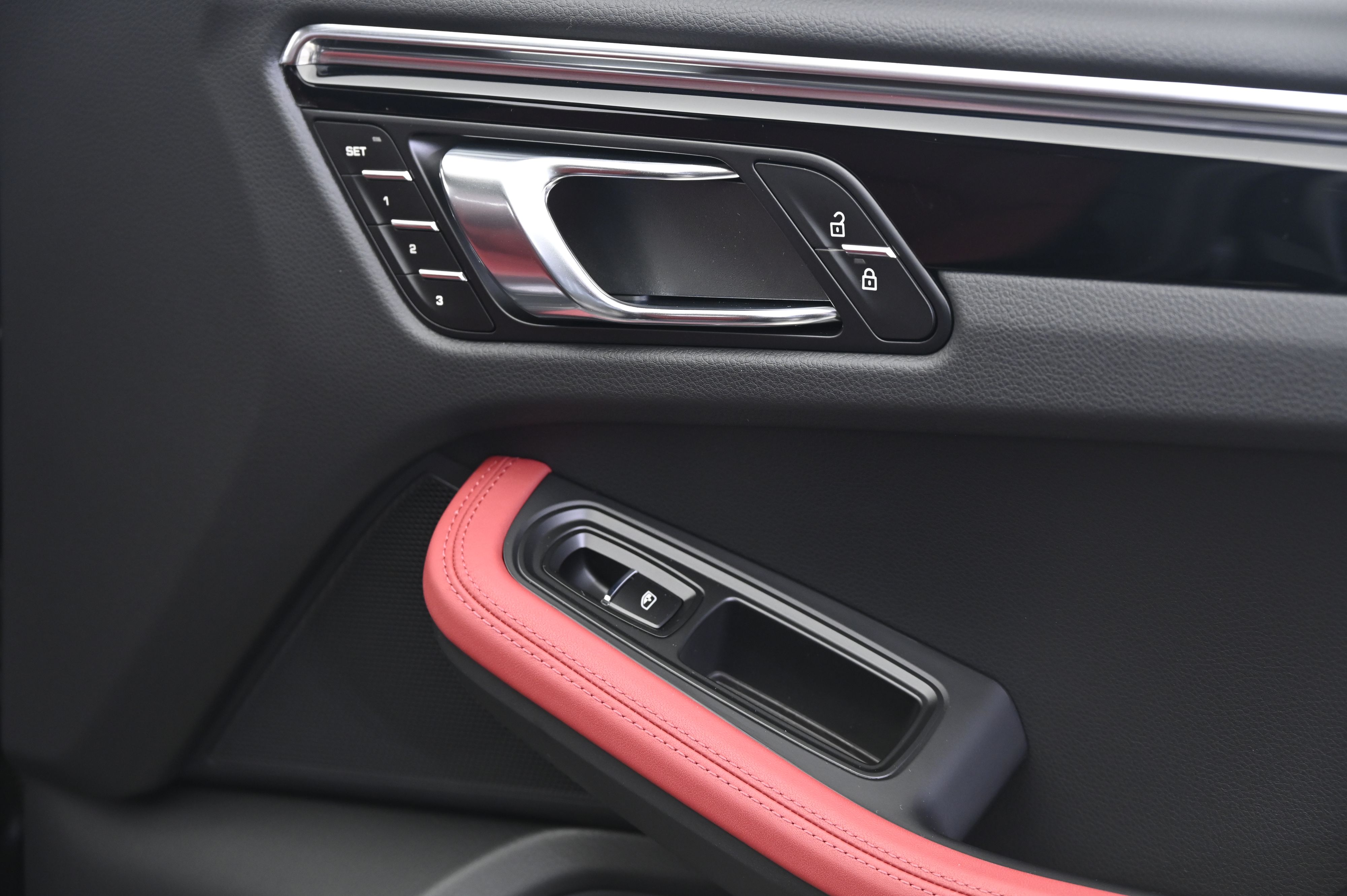 Thumbnail: 2026 Porsche Macan - 21