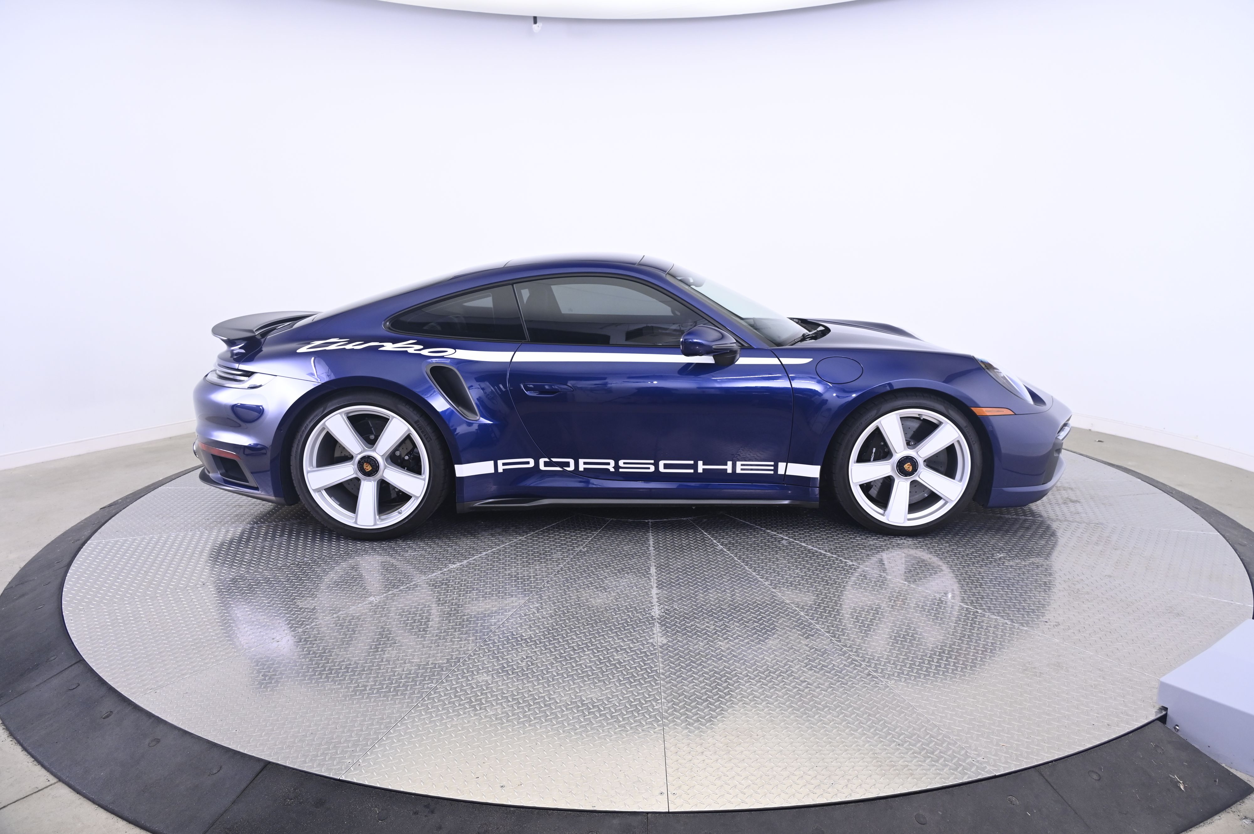 Thumbnail: 2025 Porsche 911 - 8