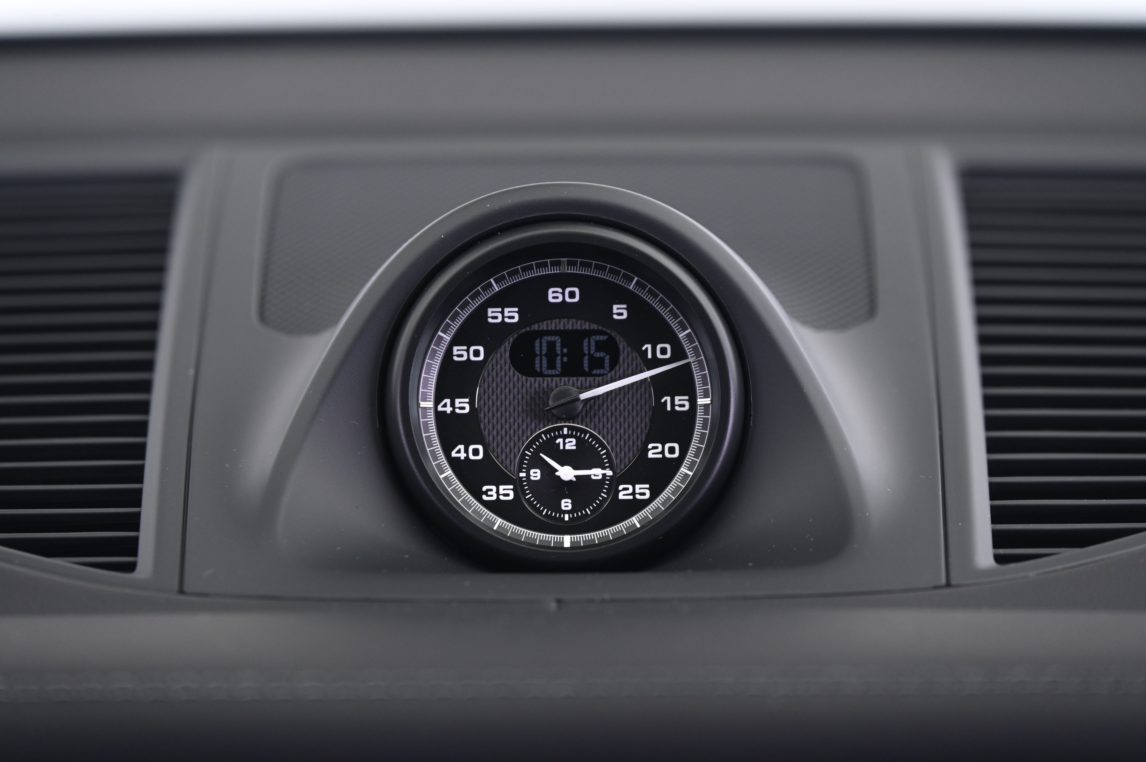 Thumbnail: 2026 Porsche Macan - 32