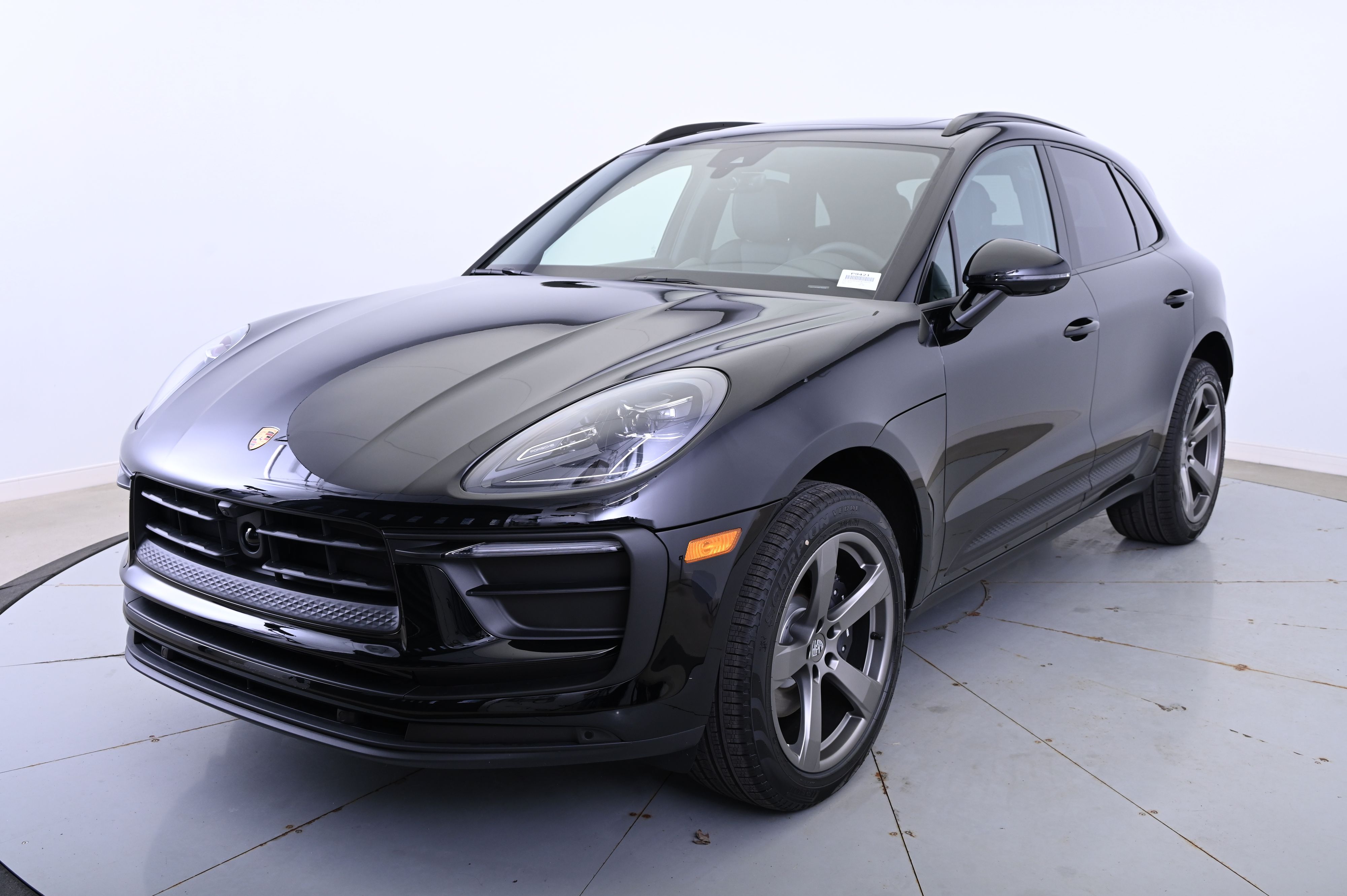 Thumbnail: 2025 Porsche Macan - 1