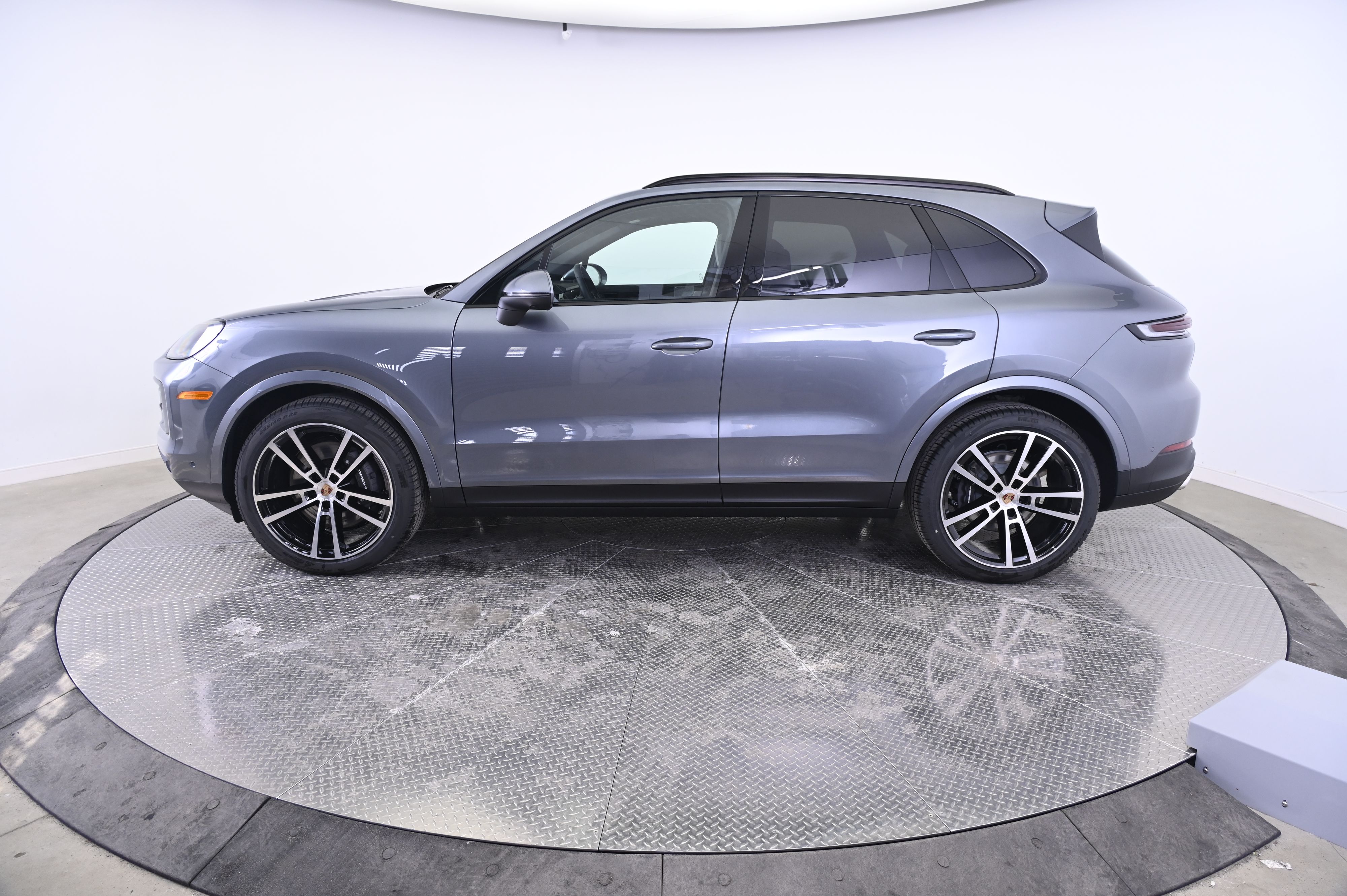 Thumbnail: 2026 Porsche Cayenne - 2