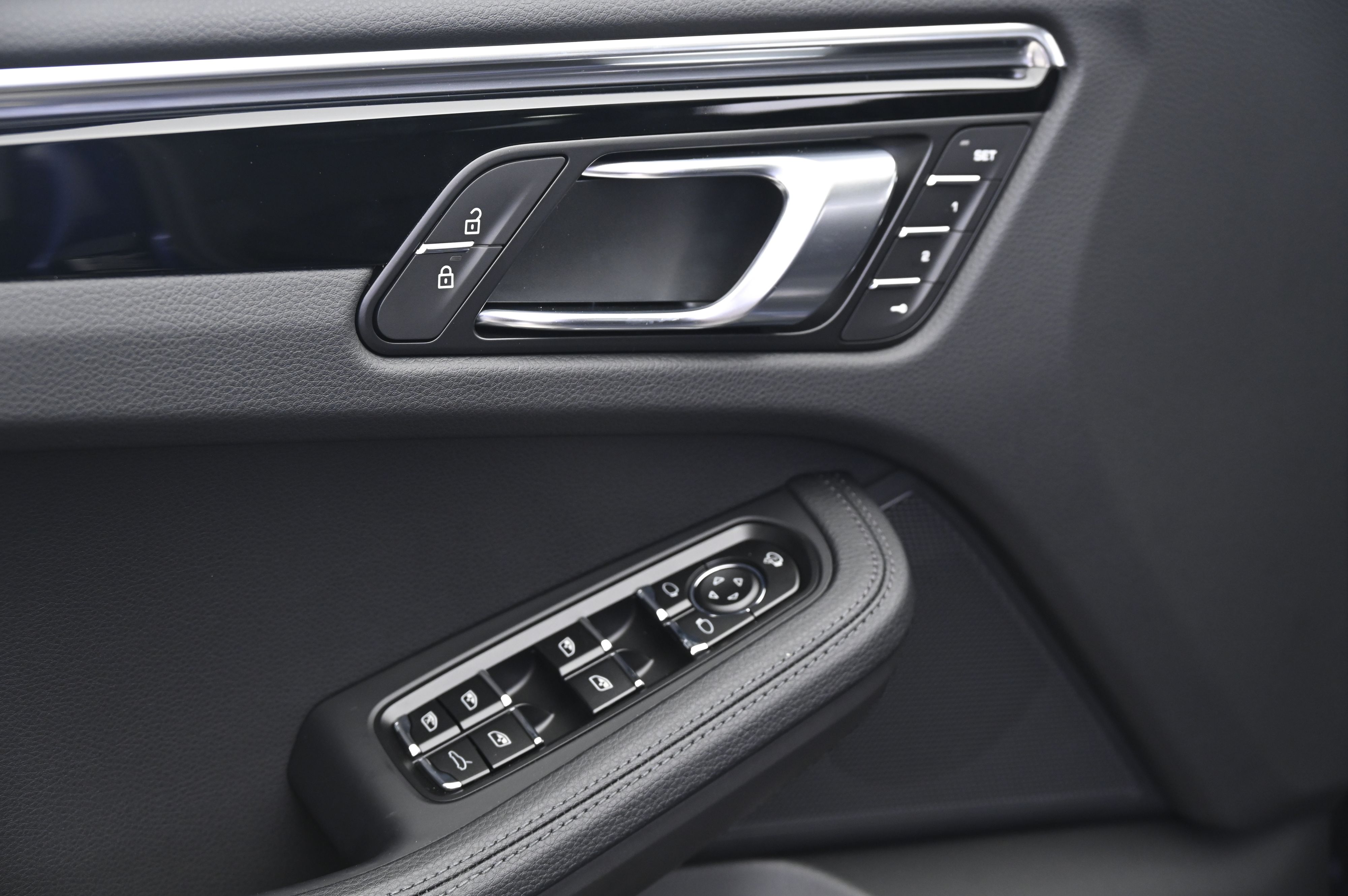 Thumbnail: 2026 Porsche Macan - 27