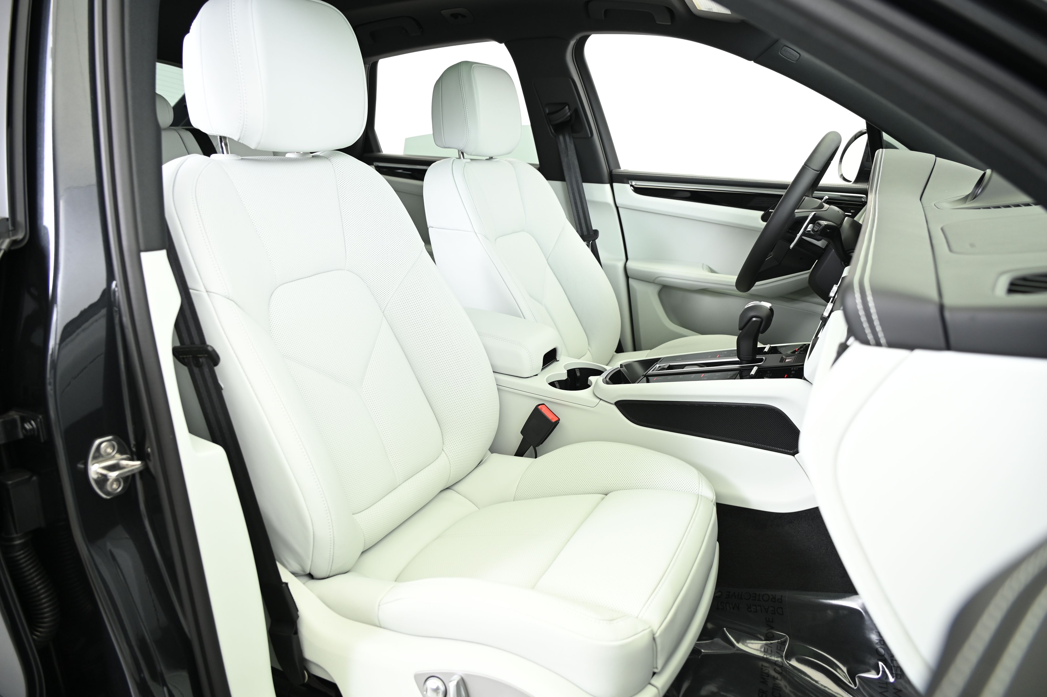 Thumbnail: 2025 Porsche Macan - 31