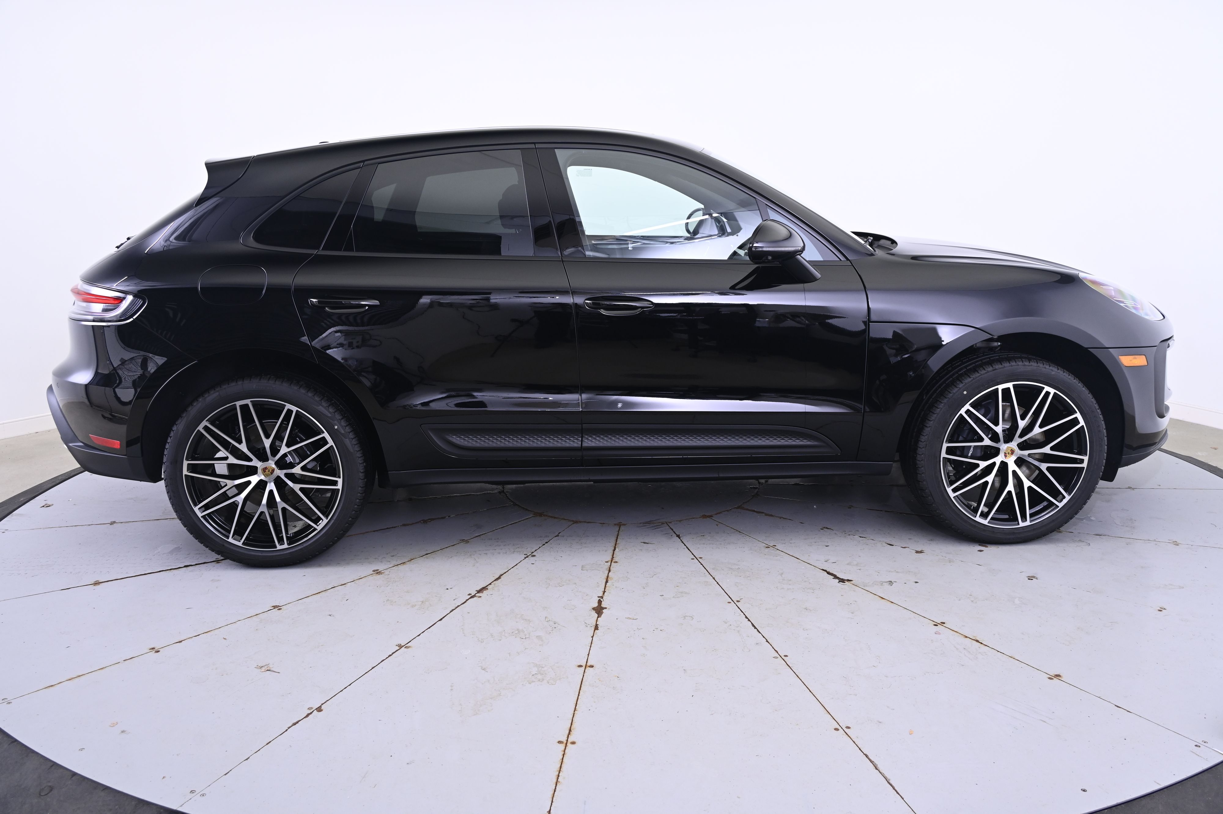 Thumbnail: 2026 Porsche Macan - 8