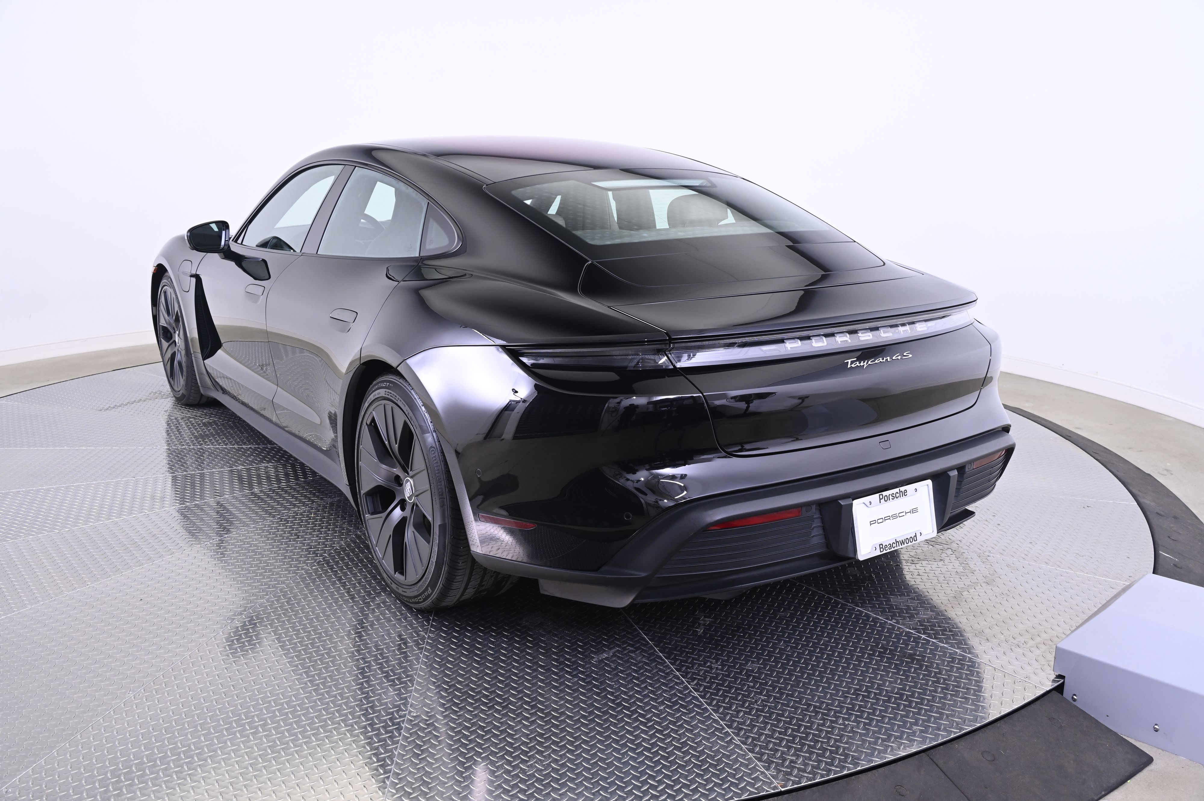 Thumbnail: 2020 Porsche Taycan - 3