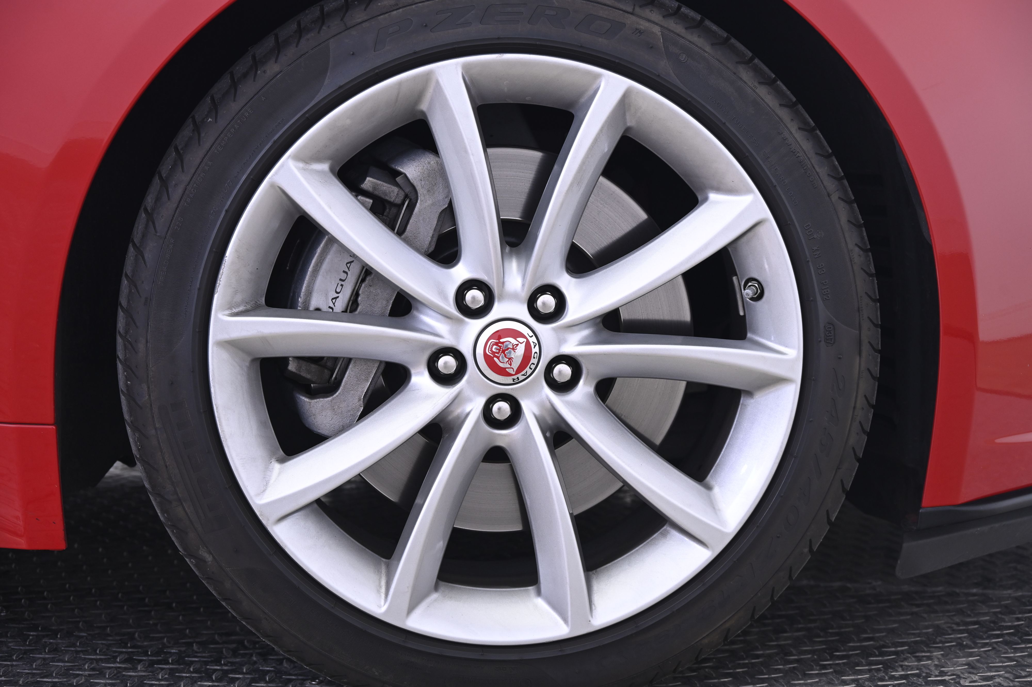 Thumbnail: 2018 Jaguar F-Type - 14