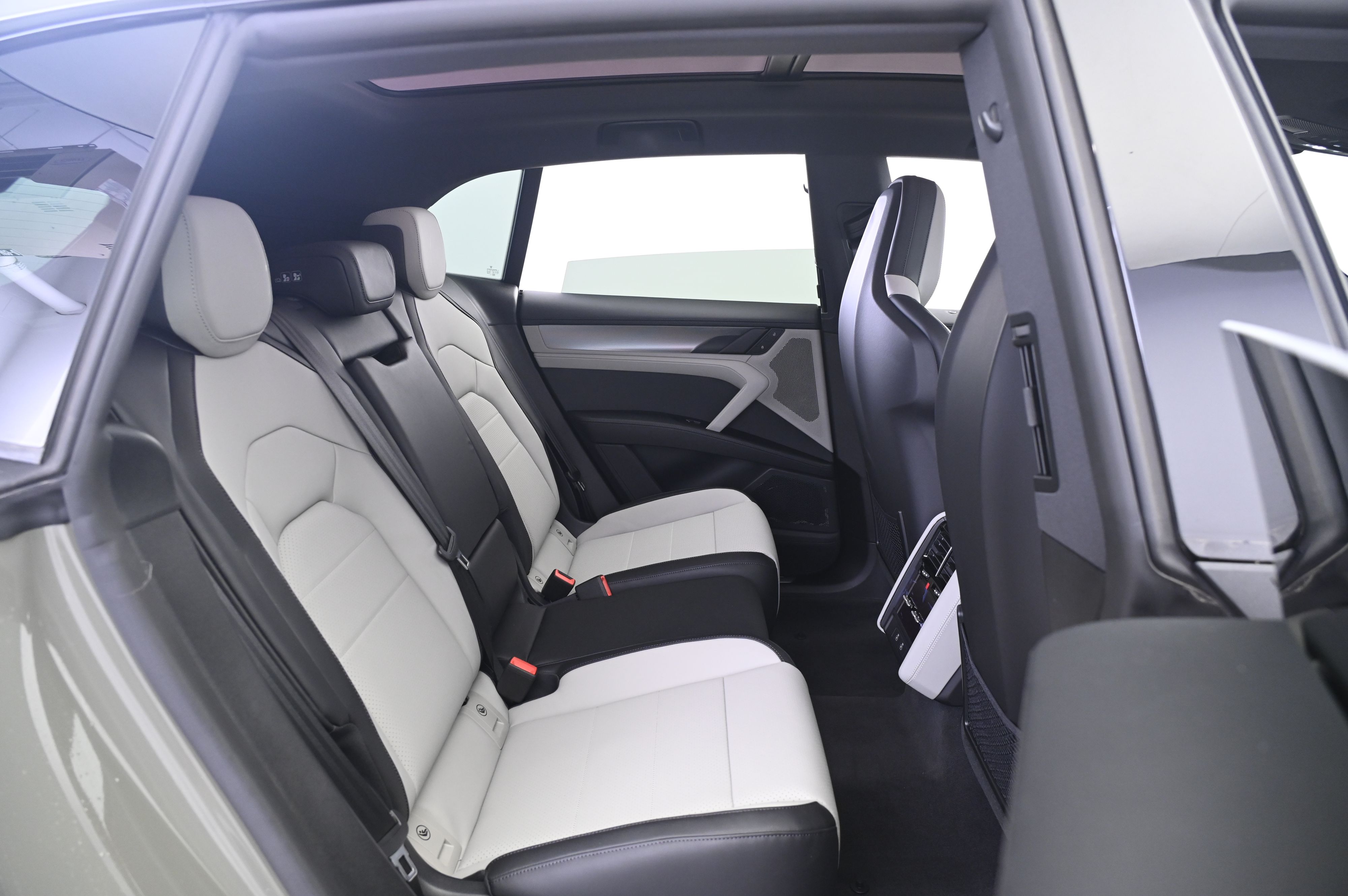 Thumbnail: 2026 Porsche Cayenne - 19
