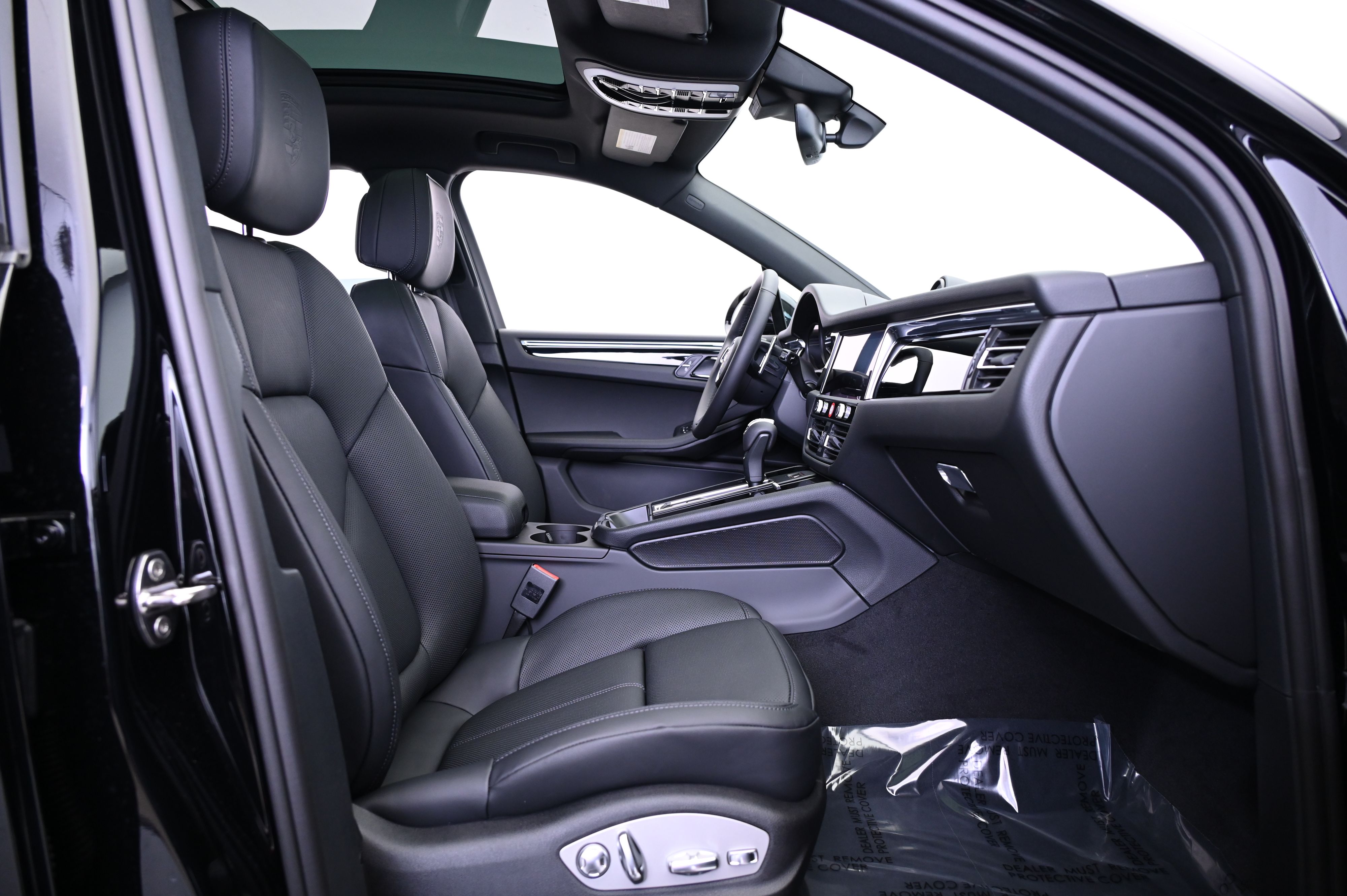 Thumbnail: 2025 Porsche Macan - 28