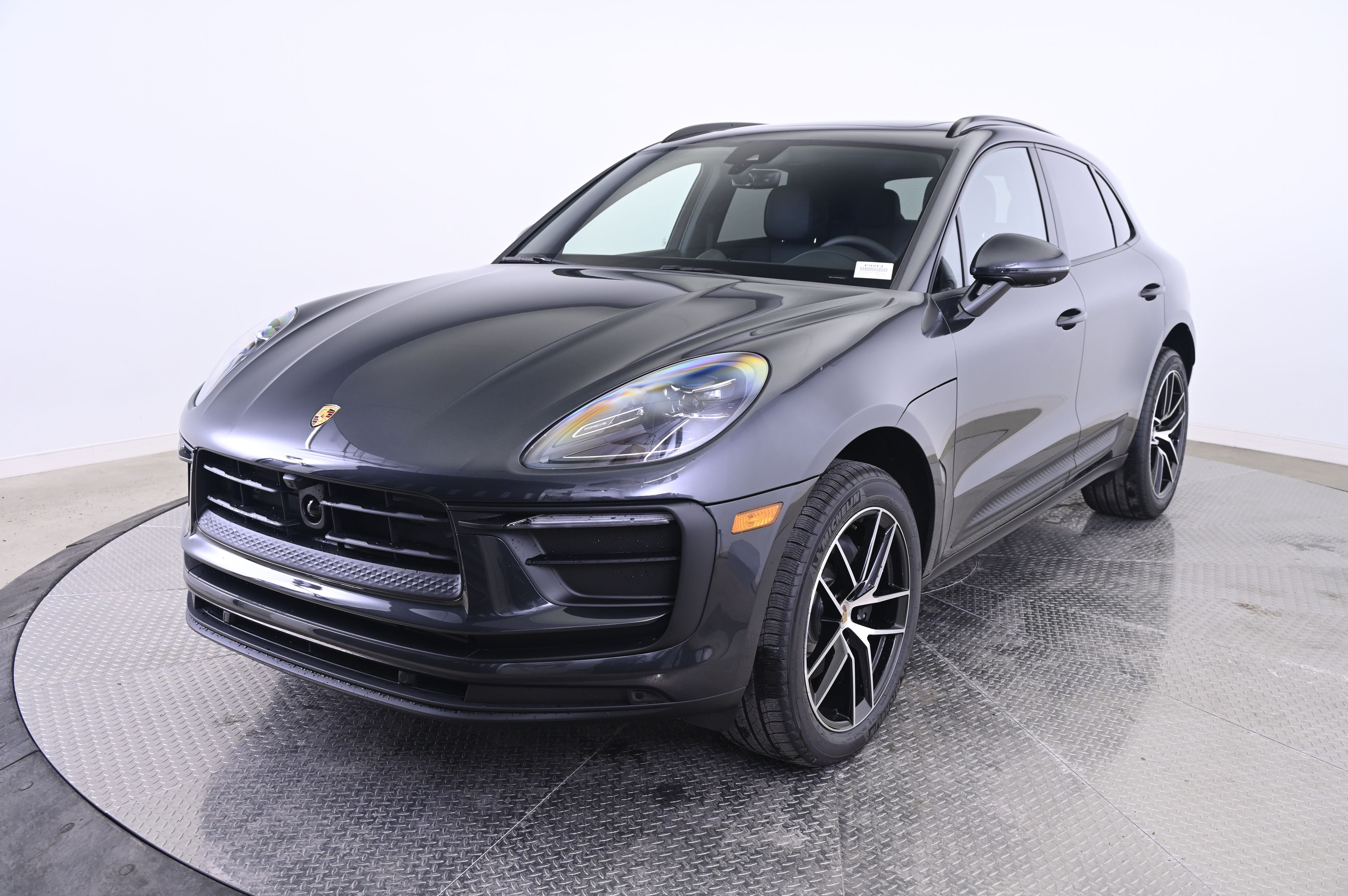 Thumbnail: 2026 Porsche Macan - 1