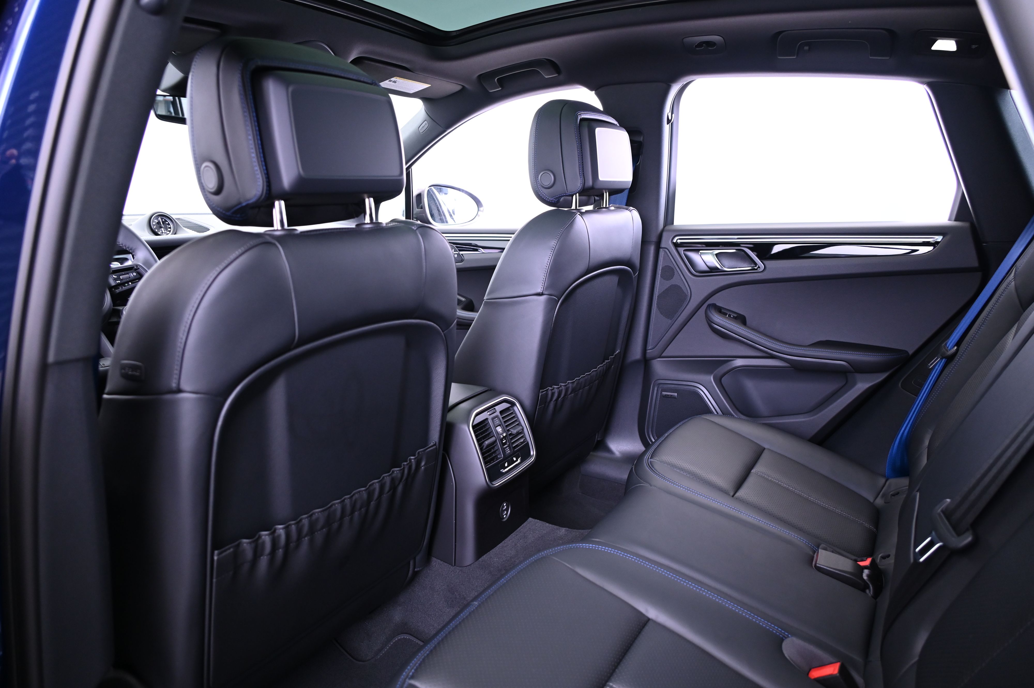 Thumbnail: 2025 Porsche Macan - 30