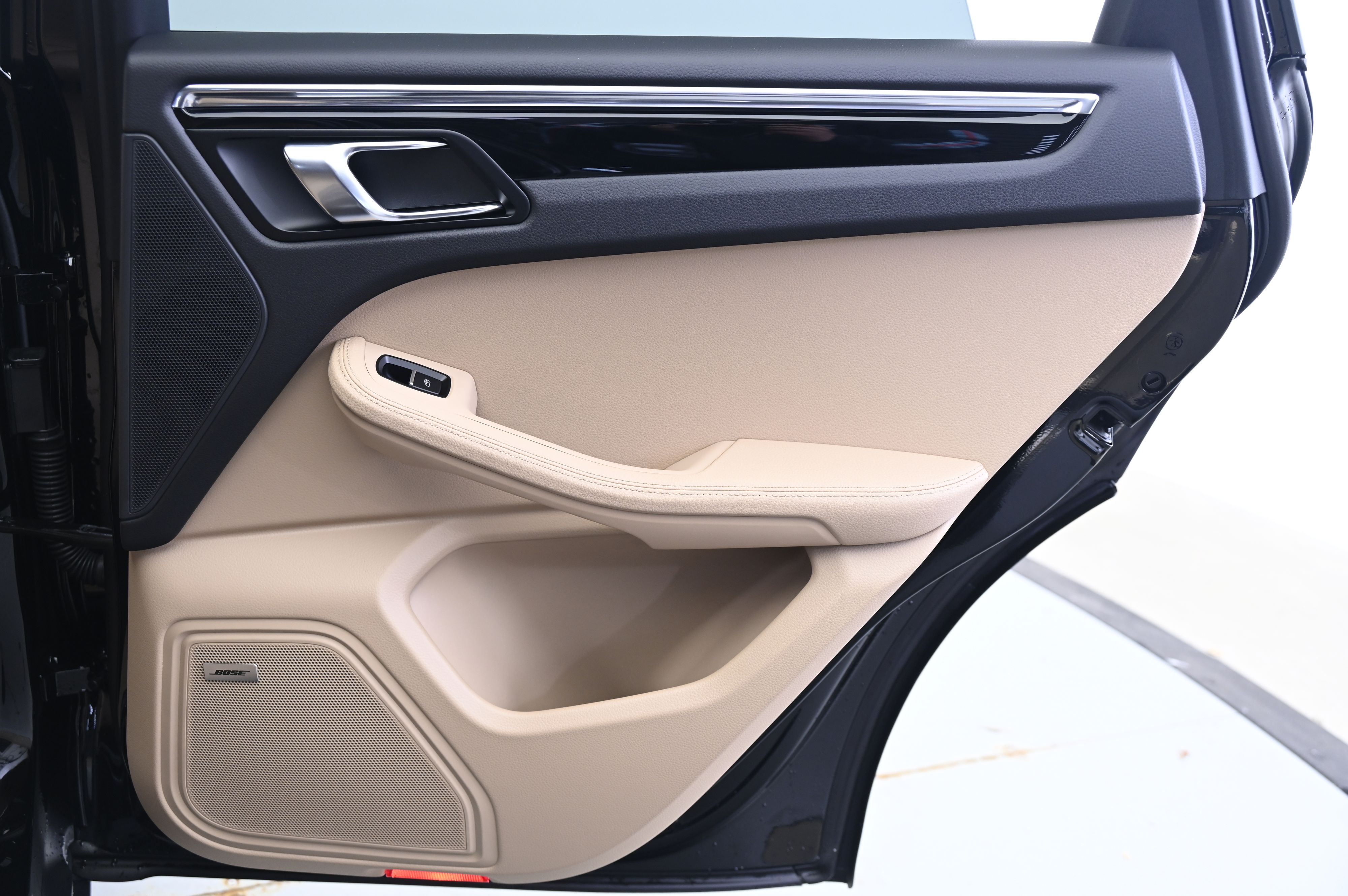 Thumbnail: 2026 Porsche Macan - 16