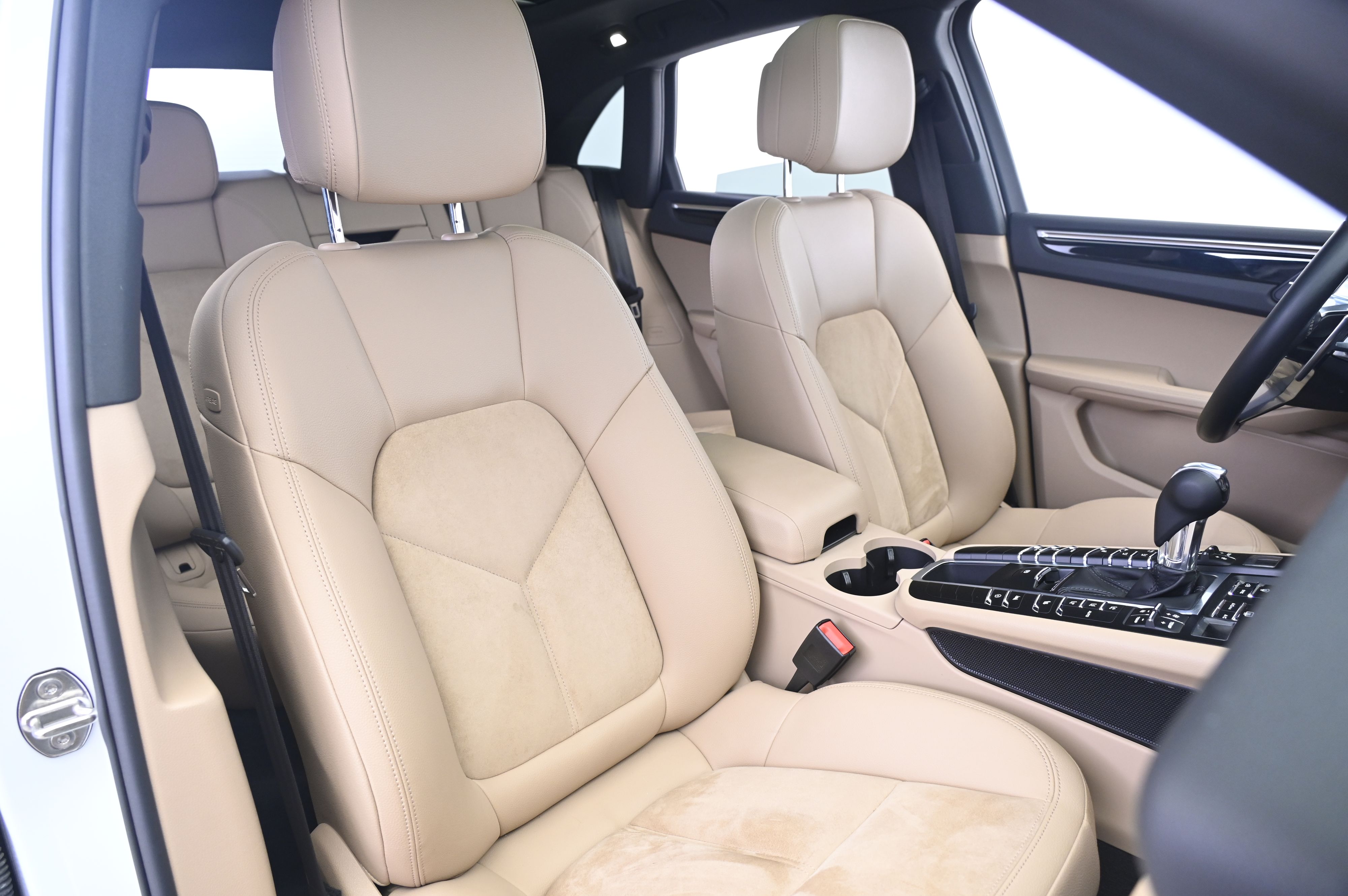 Thumbnail: 2019 Porsche Macan - 24