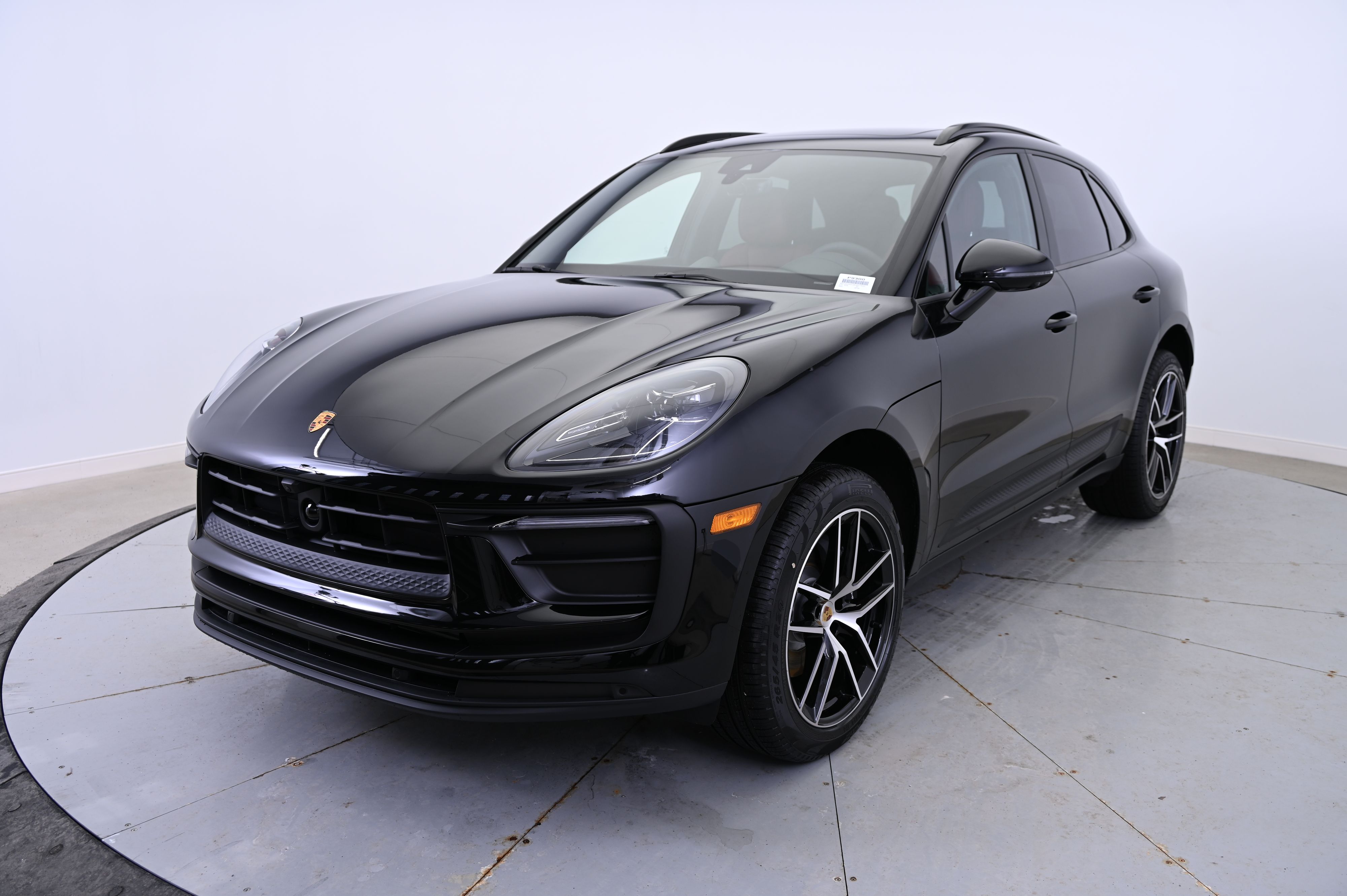 Thumbnail: 2025 Porsche Macan - 1