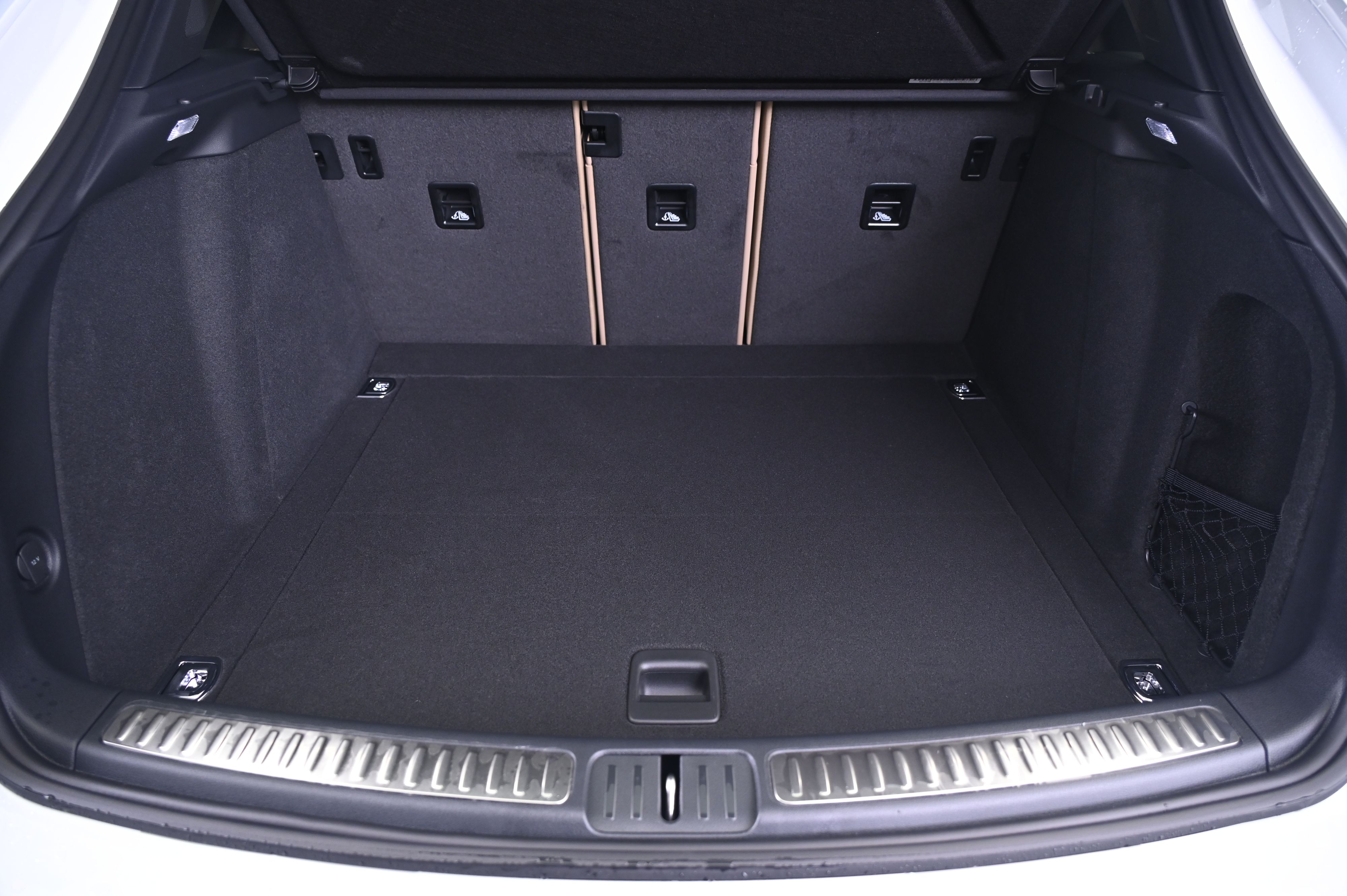 Thumbnail: 2026 Porsche Macan - 15