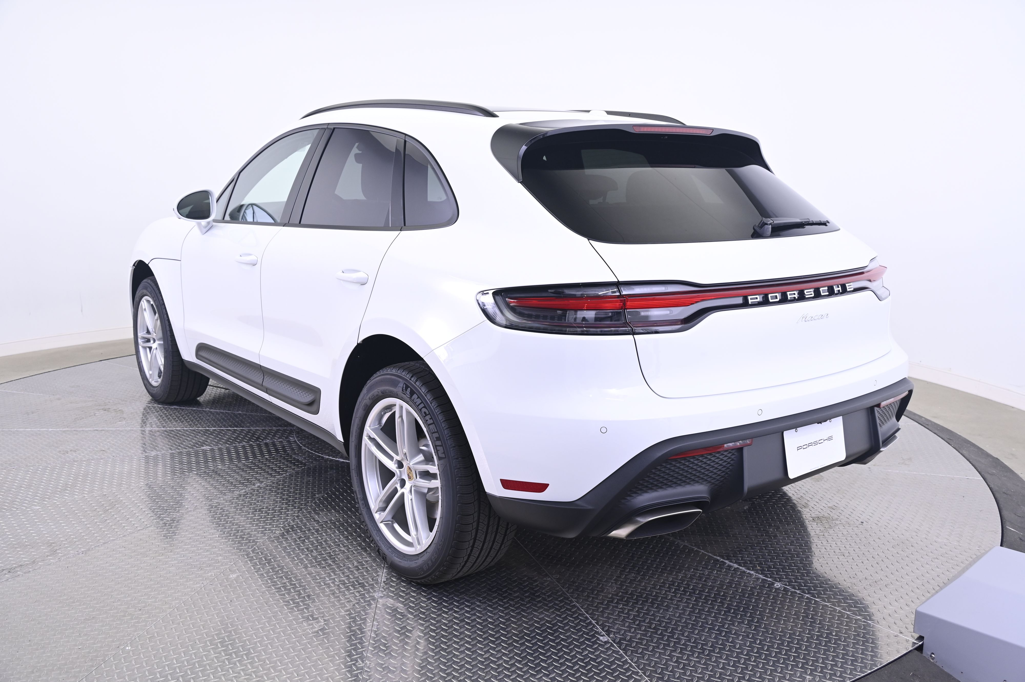 Thumbnail: 2026 Porsche Macan - 3