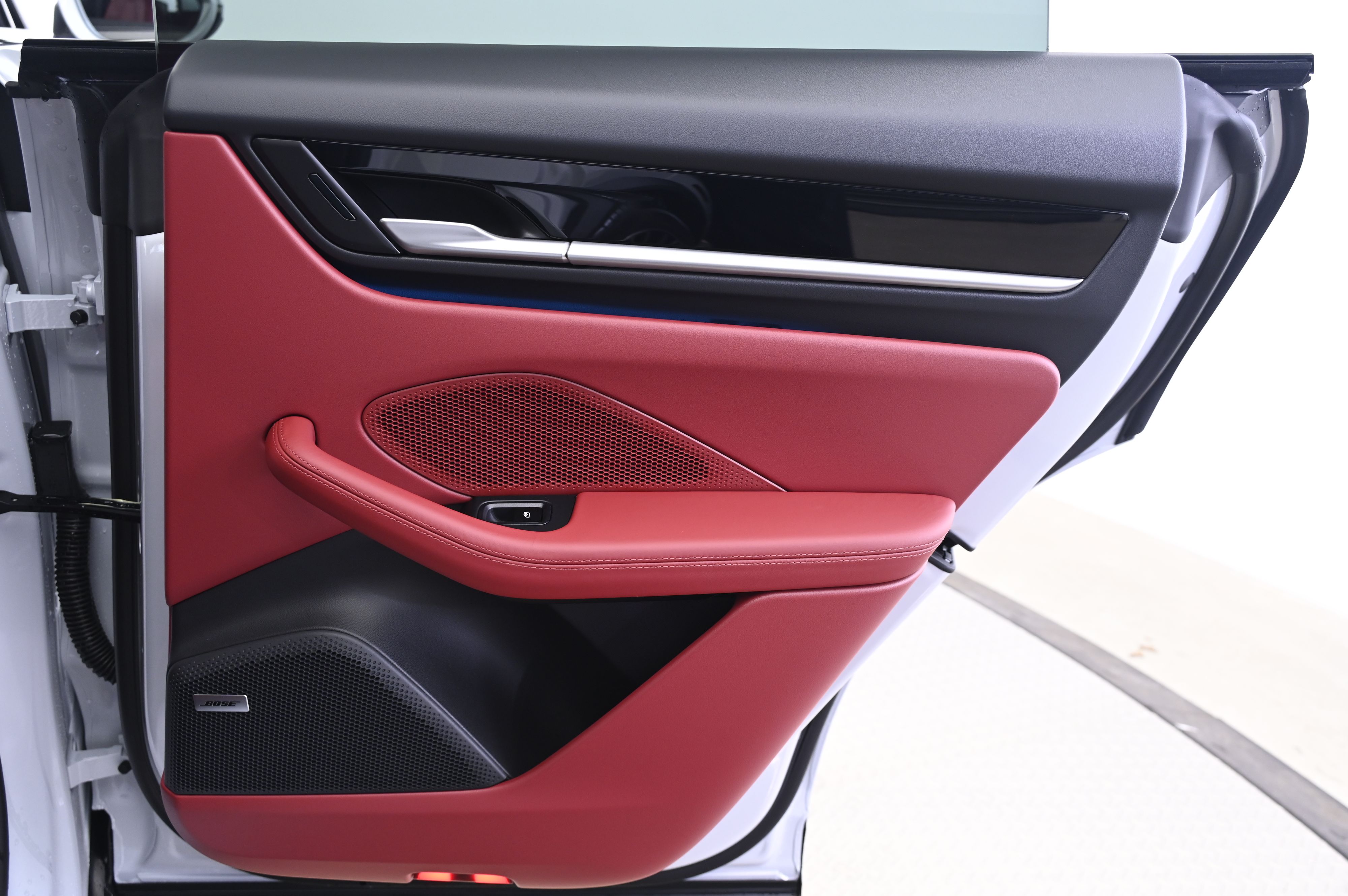 Thumbnail: 2025 Porsche Macan - 17