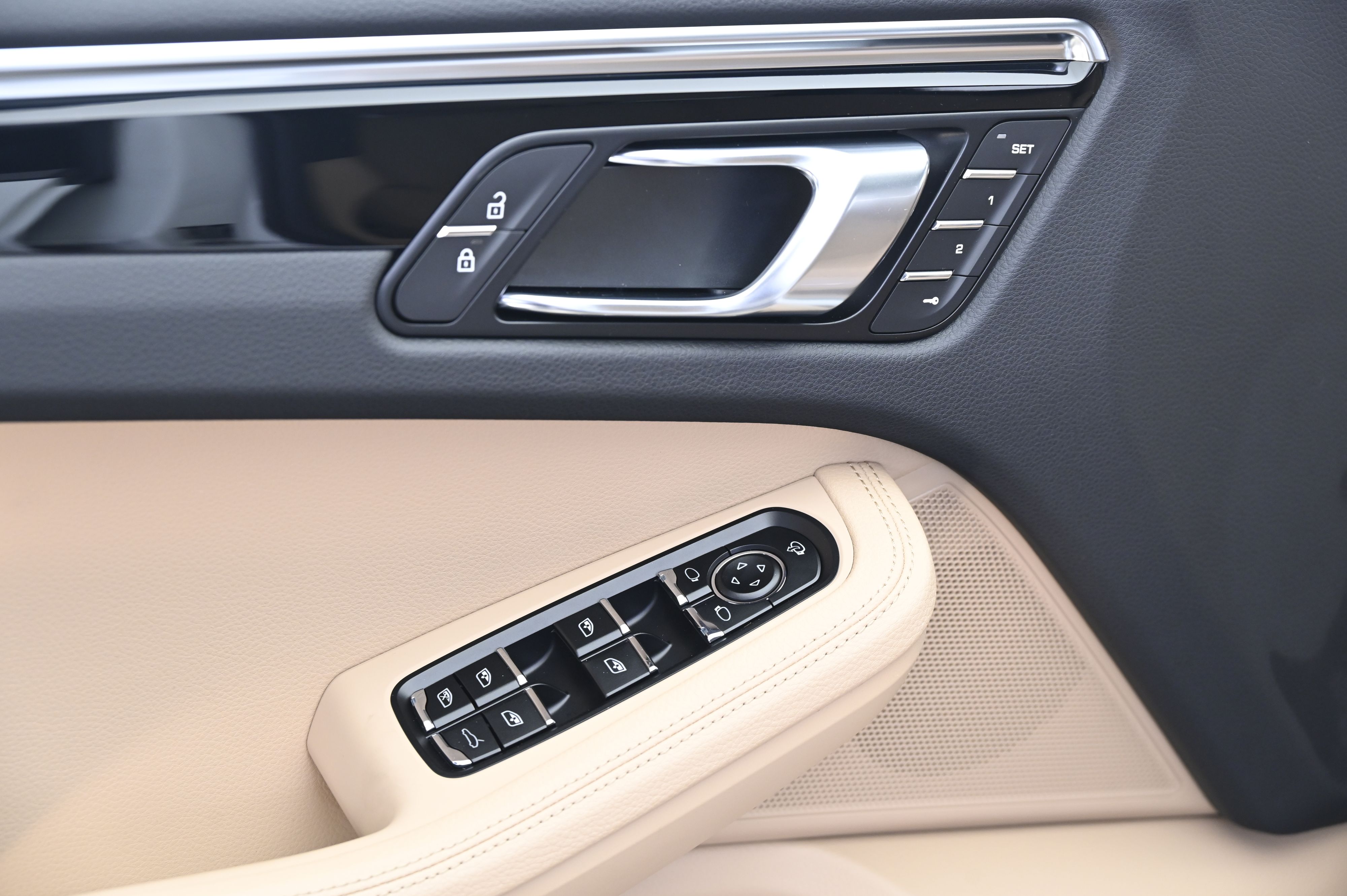 Thumbnail: 2026 Porsche Macan - 27