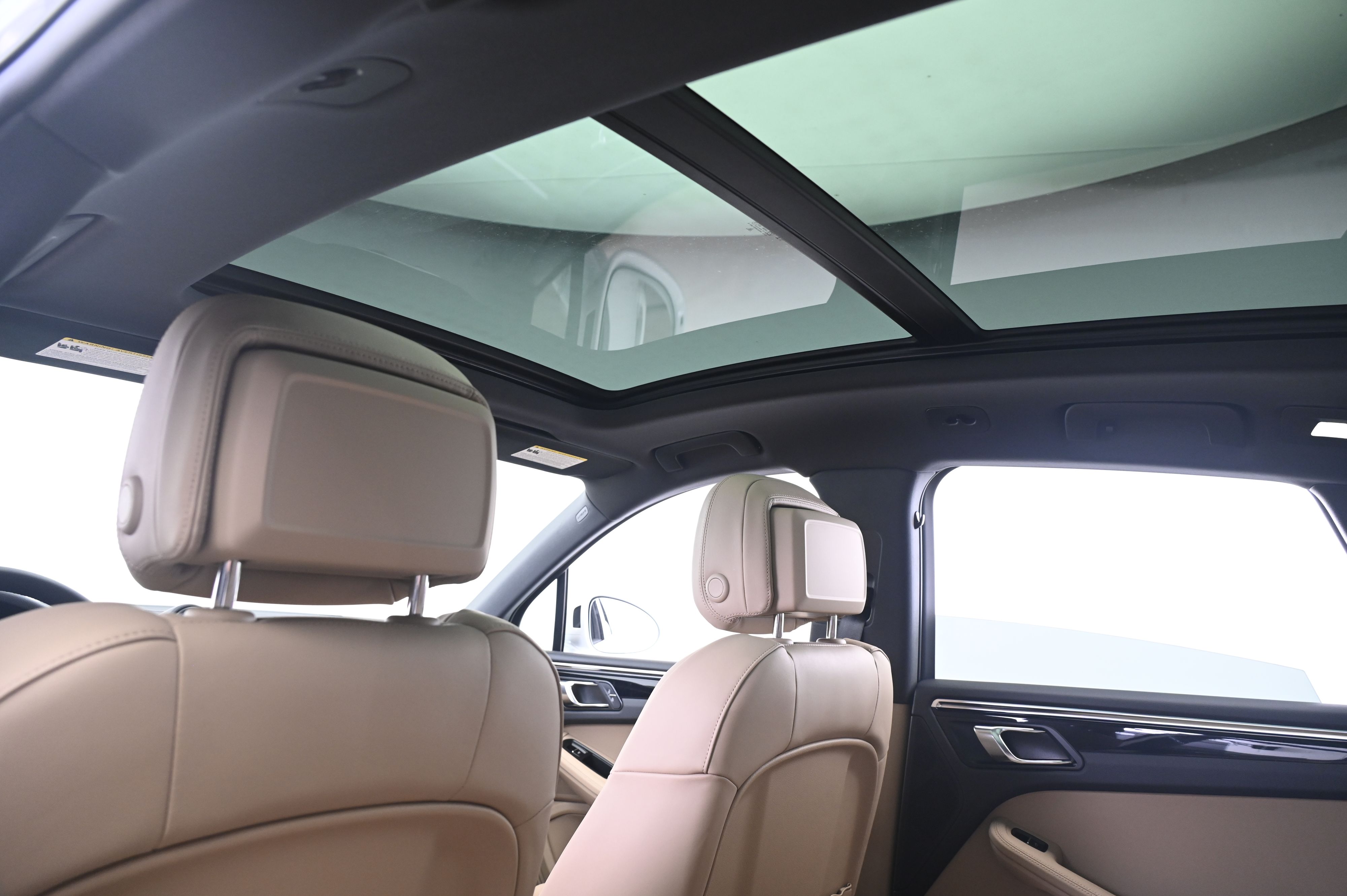 Thumbnail: 2026 Porsche Macan - 25