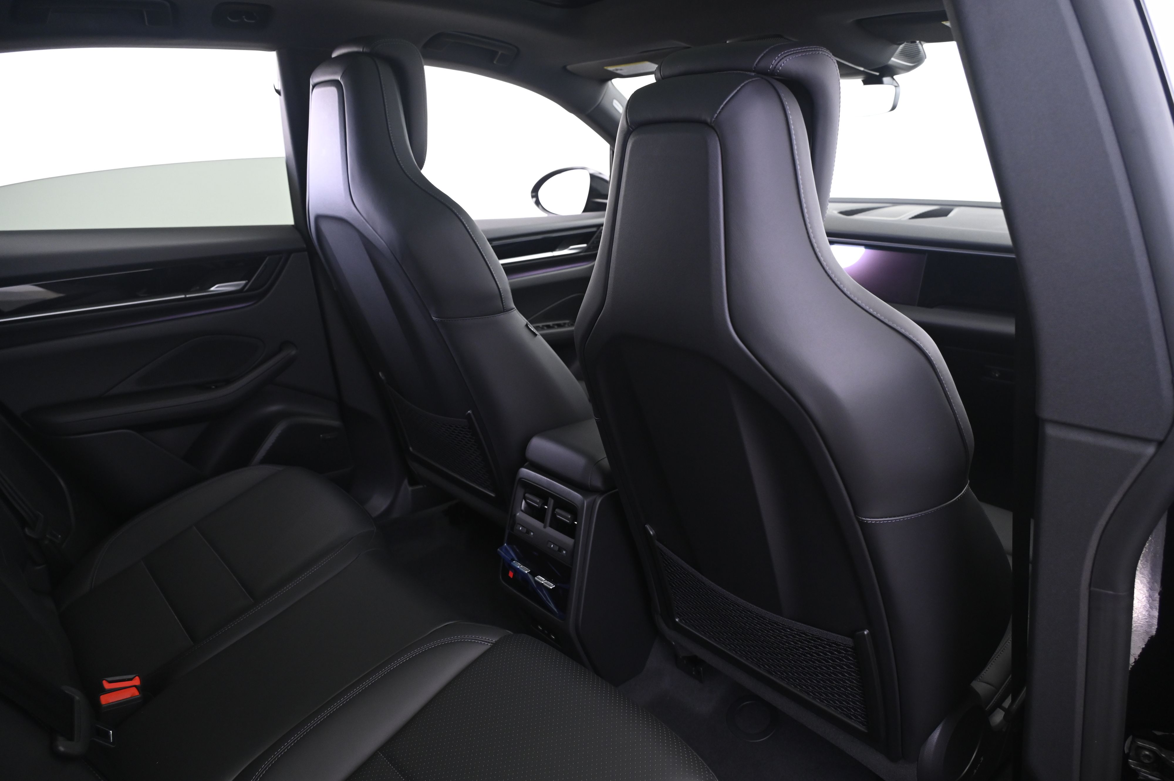 Thumbnail: 2026 Porsche Macan - 18