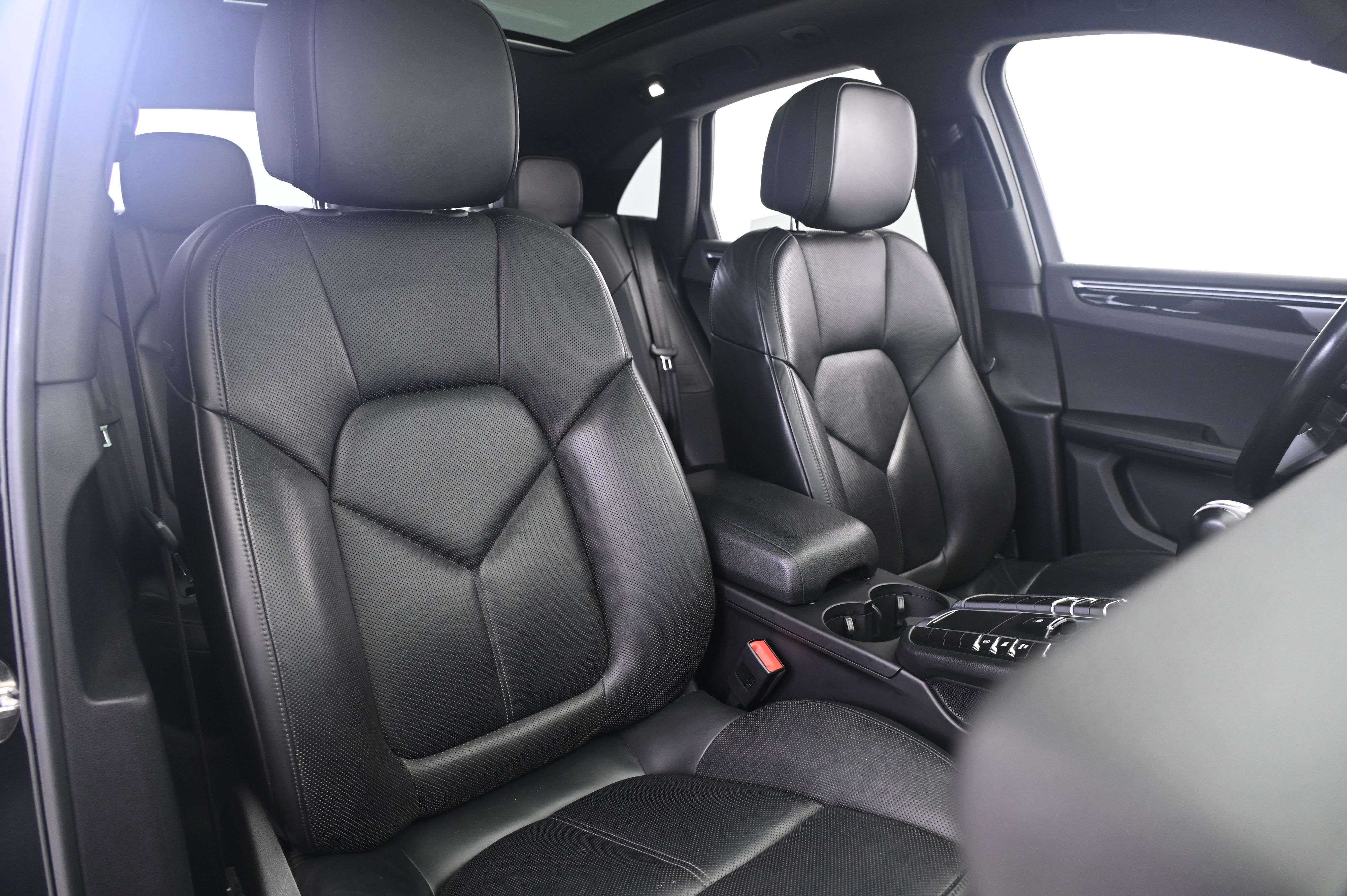 Thumbnail: 2018 Porsche Macan - 24