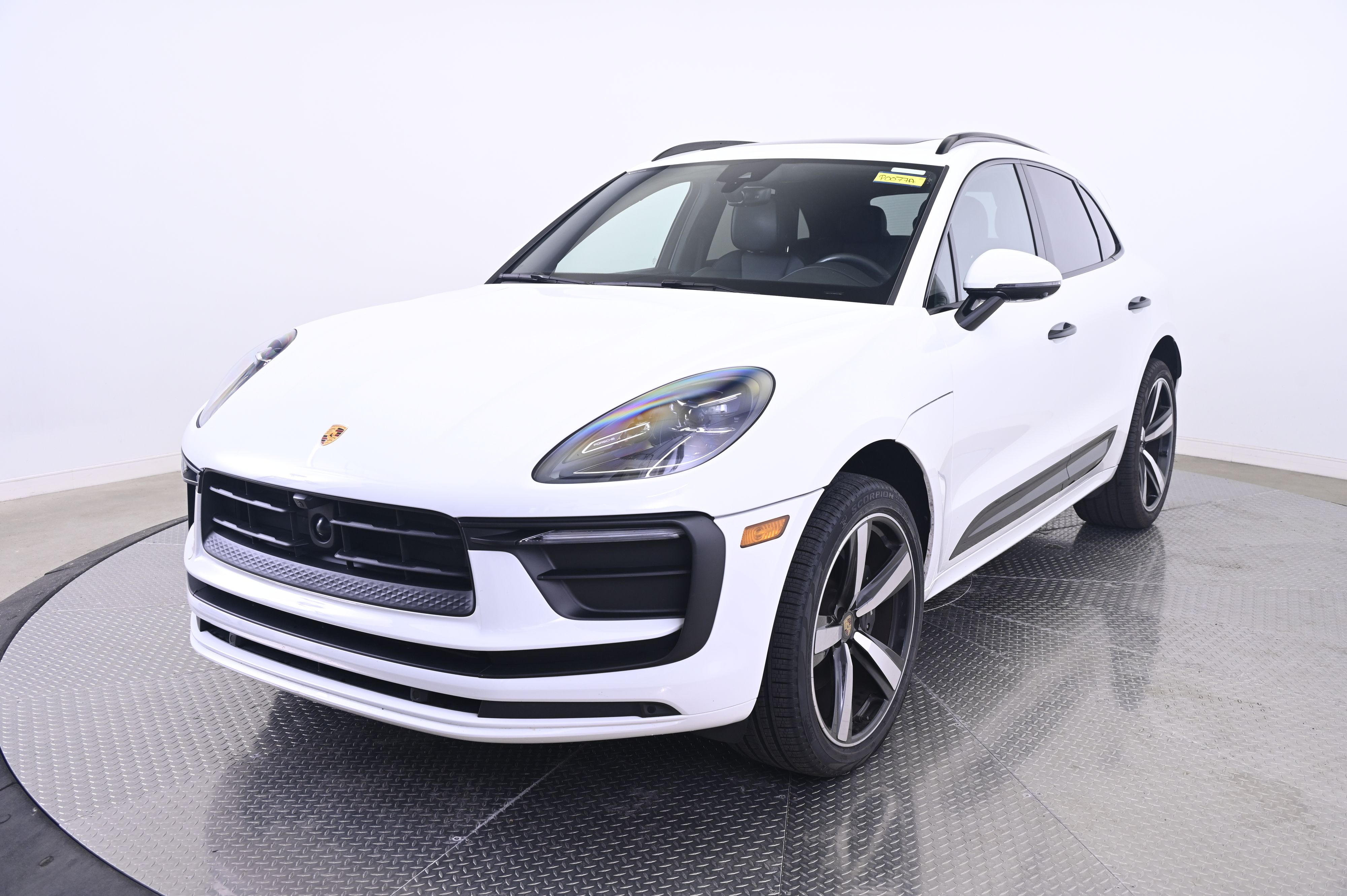 Thumbnail: 2023 Porsche Macan - 1