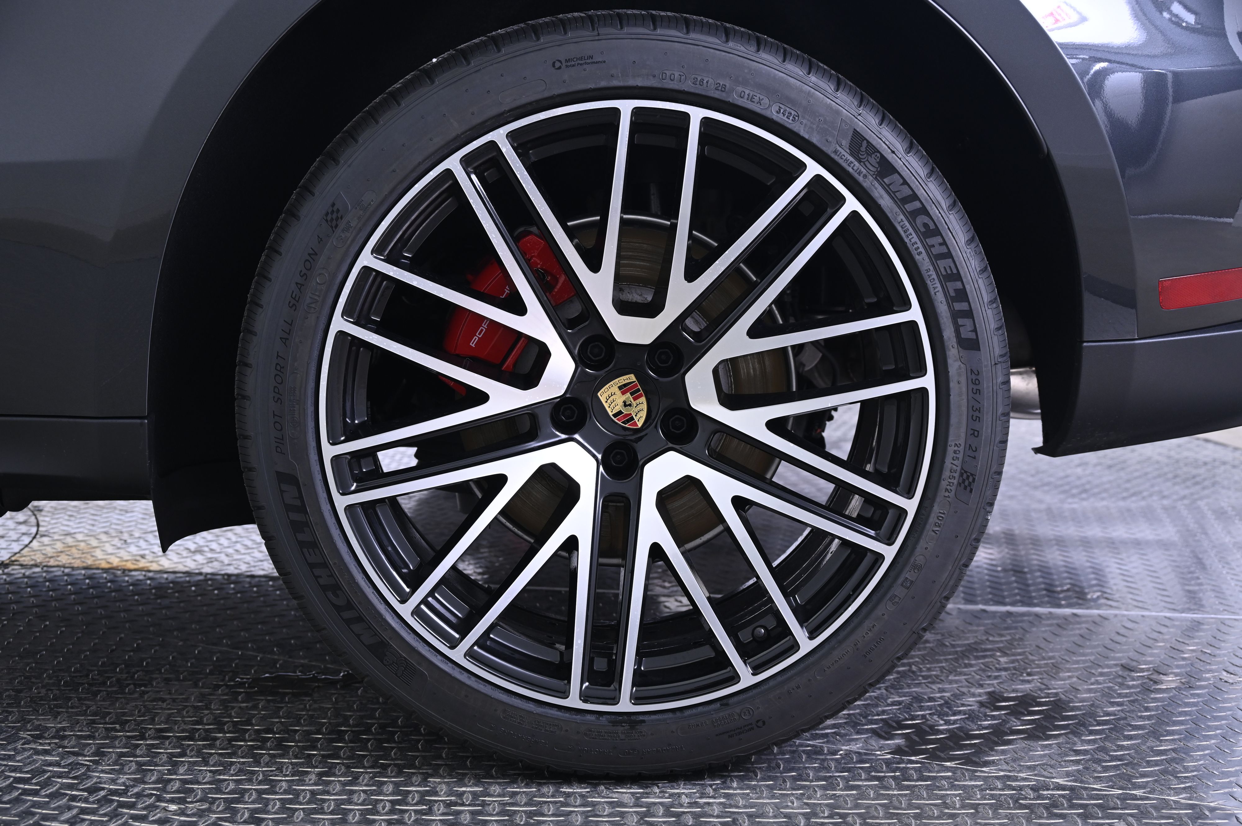 Thumbnail: 2026 Porsche Macan - 12