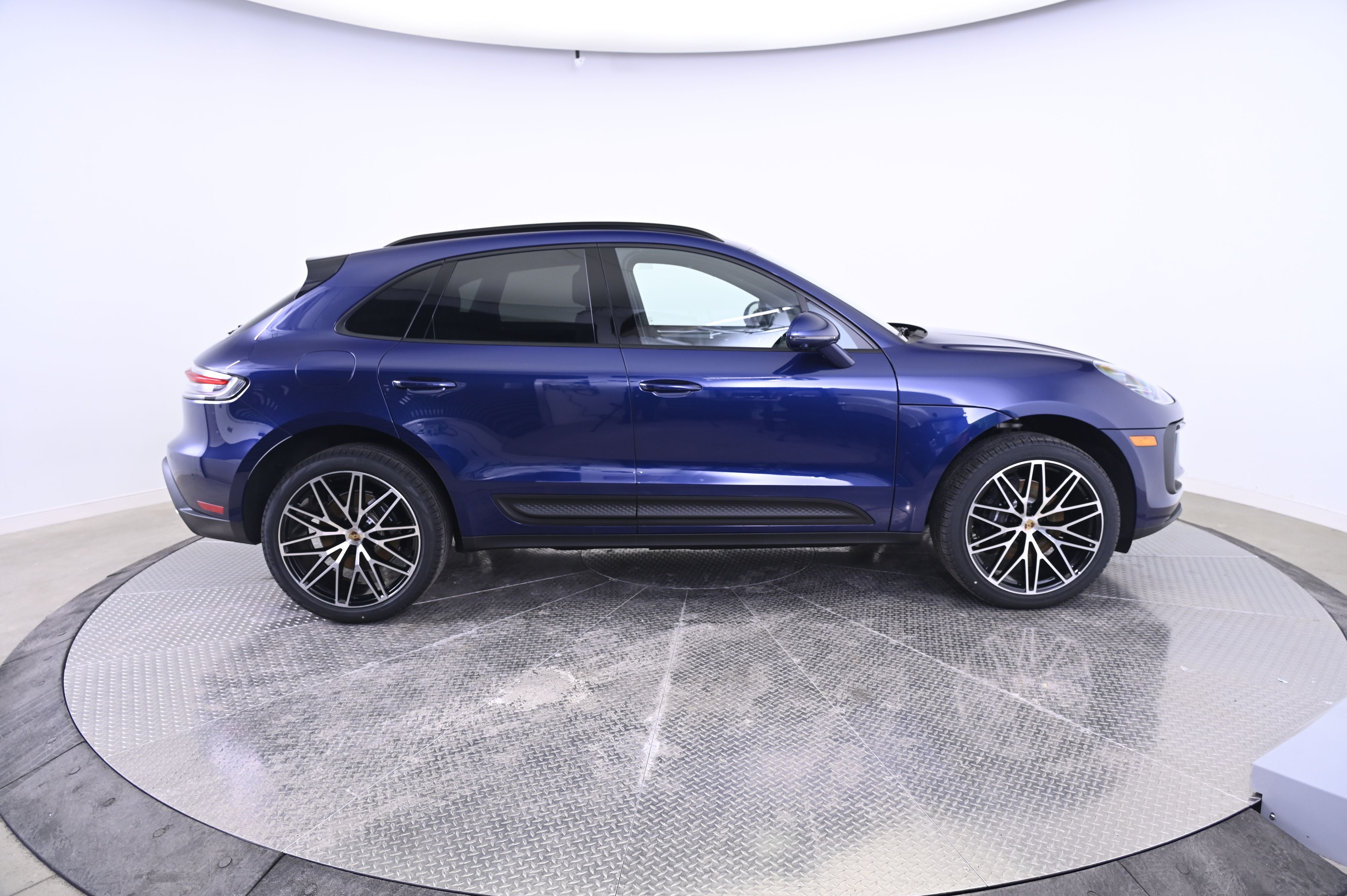 Thumbnail: 2026 Porsche Macan - 8