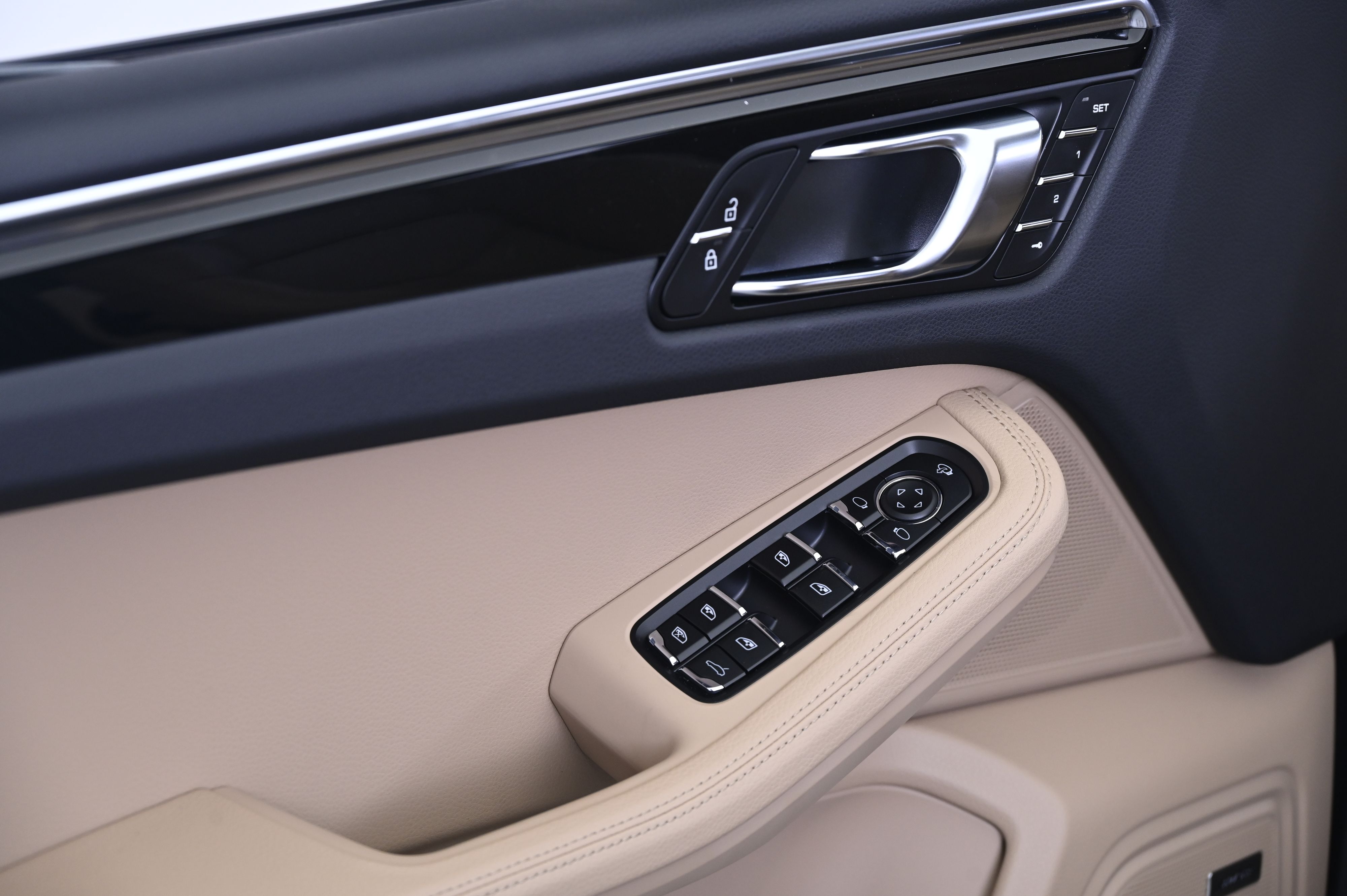 Thumbnail: 2025 Porsche Macan - 27