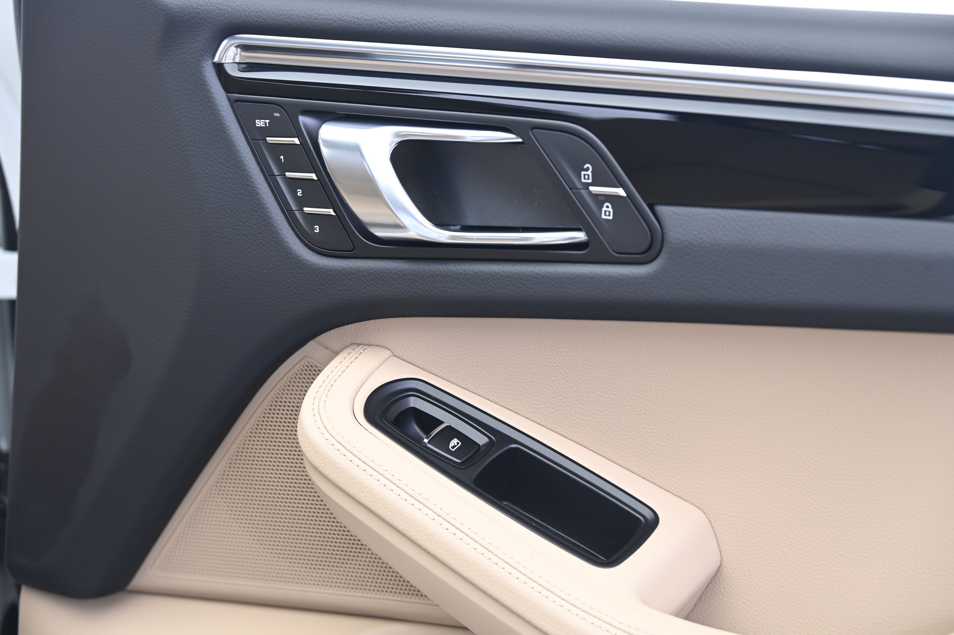 Thumbnail: 2026 Porsche Macan - 21