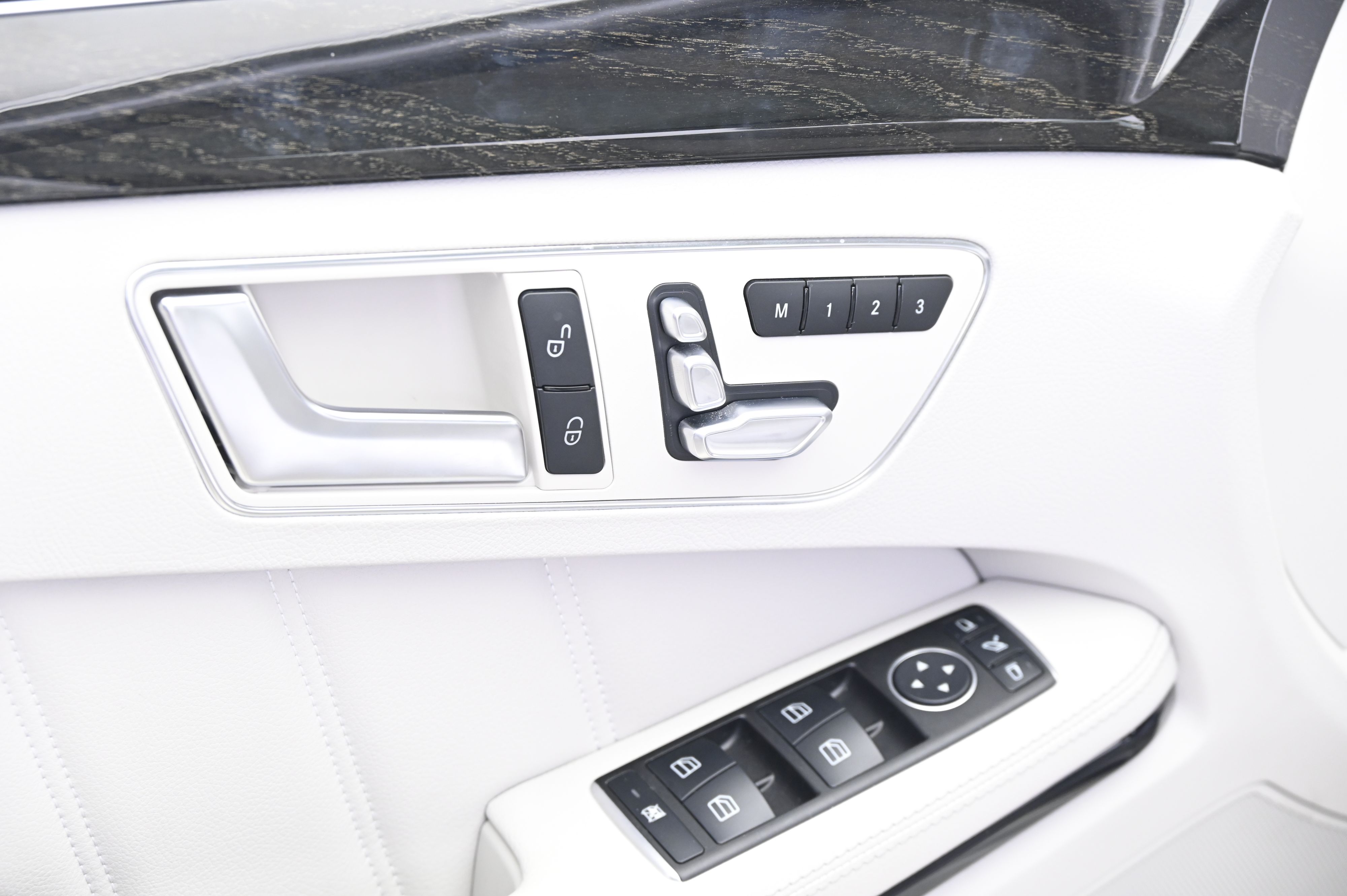 Thumbnail: 2015 Mercedes-Benz E-Class - 27