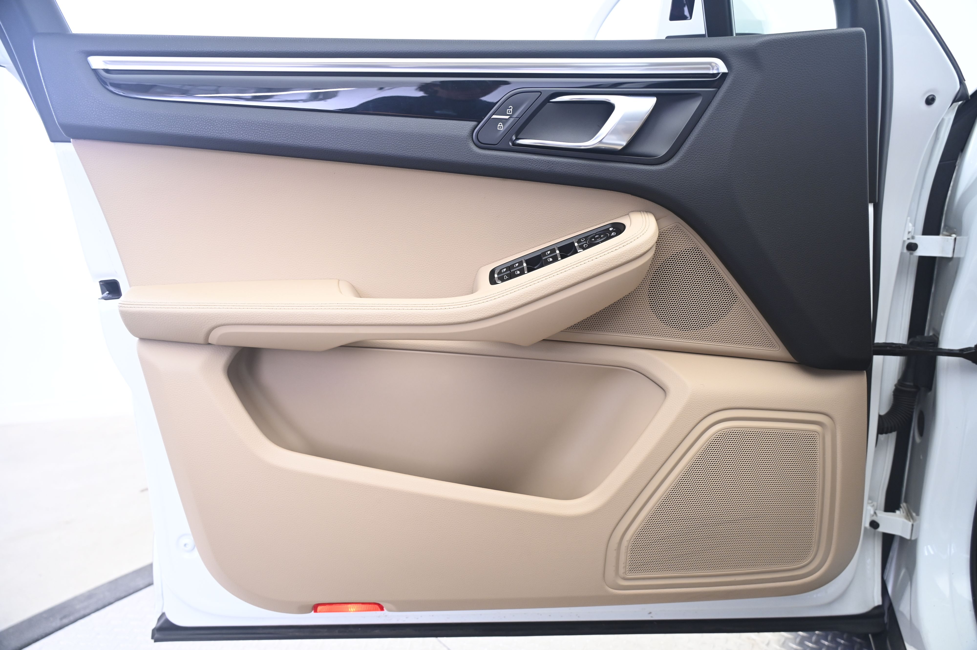 Thumbnail: 2019 Porsche Macan - 26