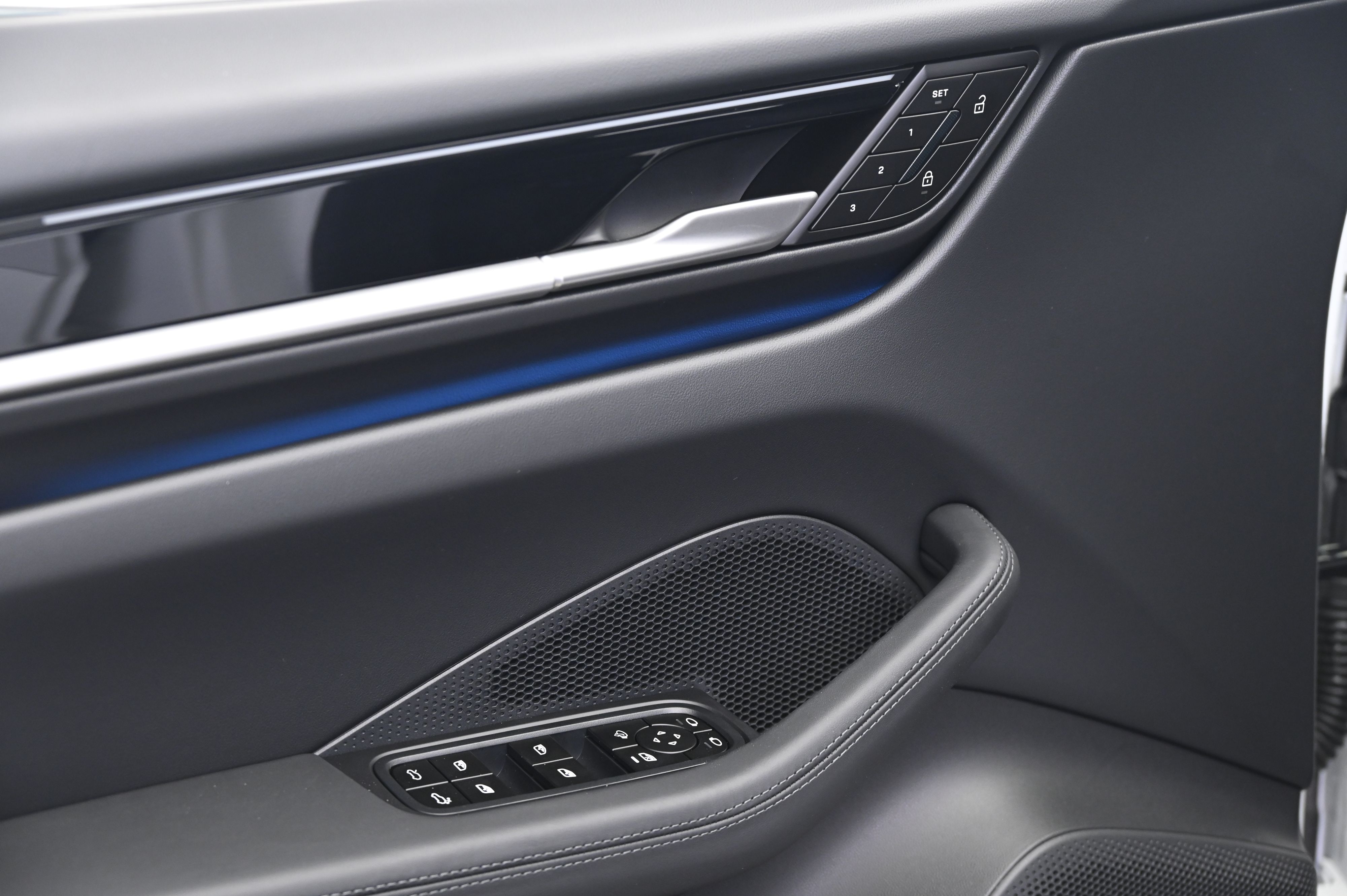 Thumbnail: 2025 Porsche Macan - 28