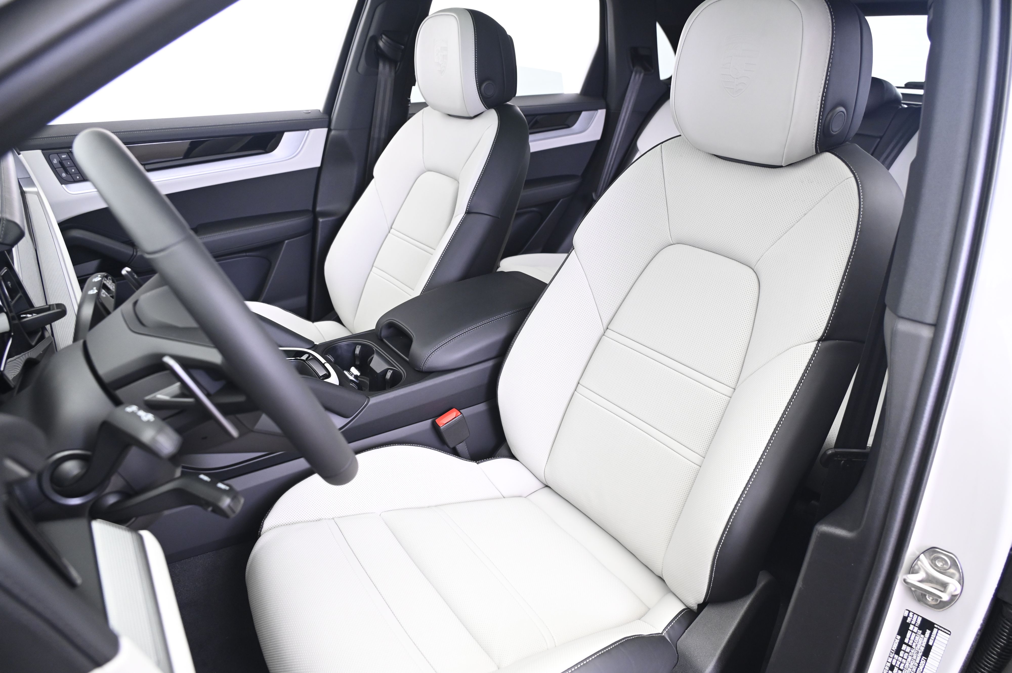 Thumbnail: 2026 Porsche Cayenne - 30