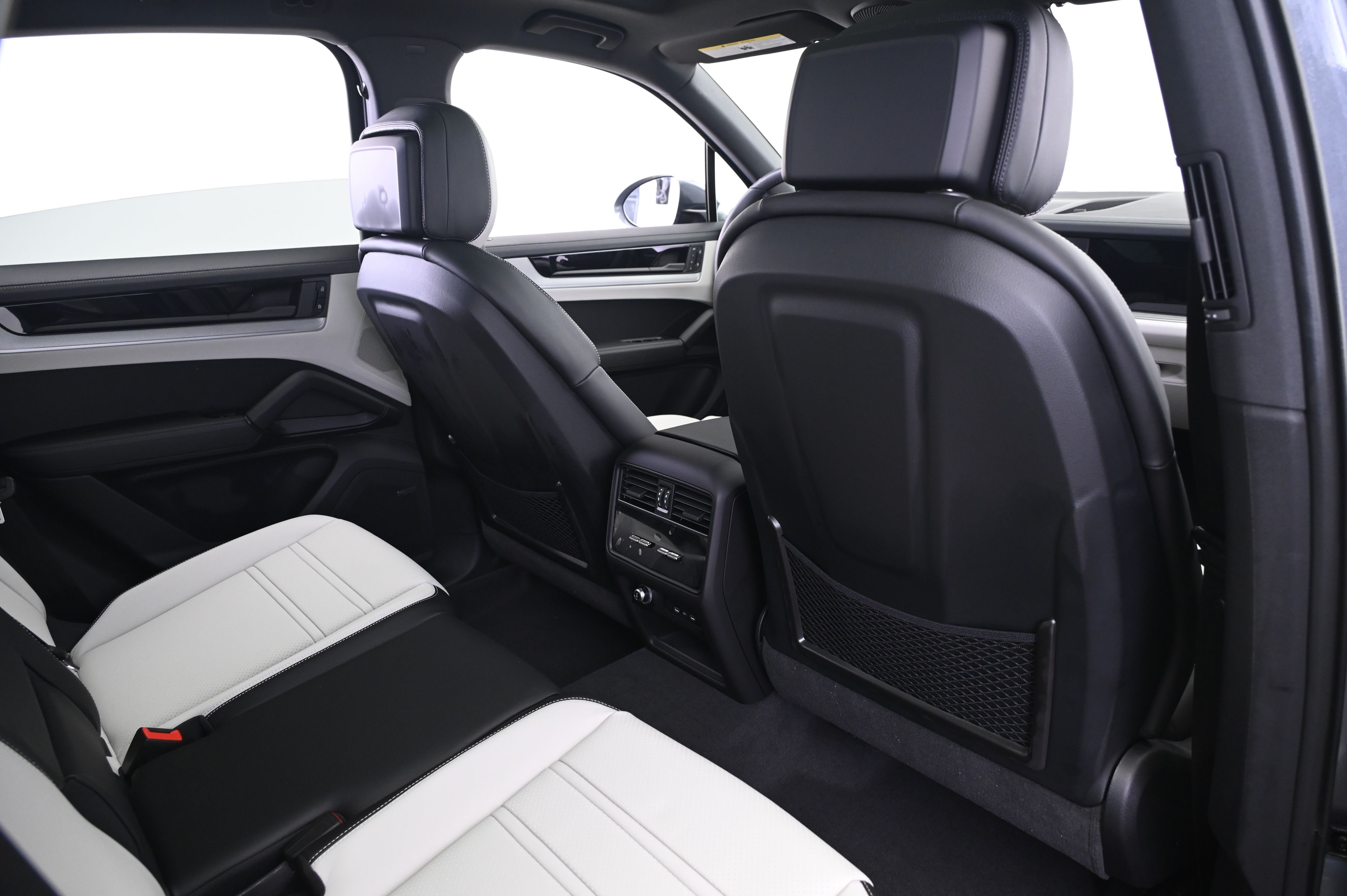 Thumbnail: 2026 Porsche Cayenne - 17