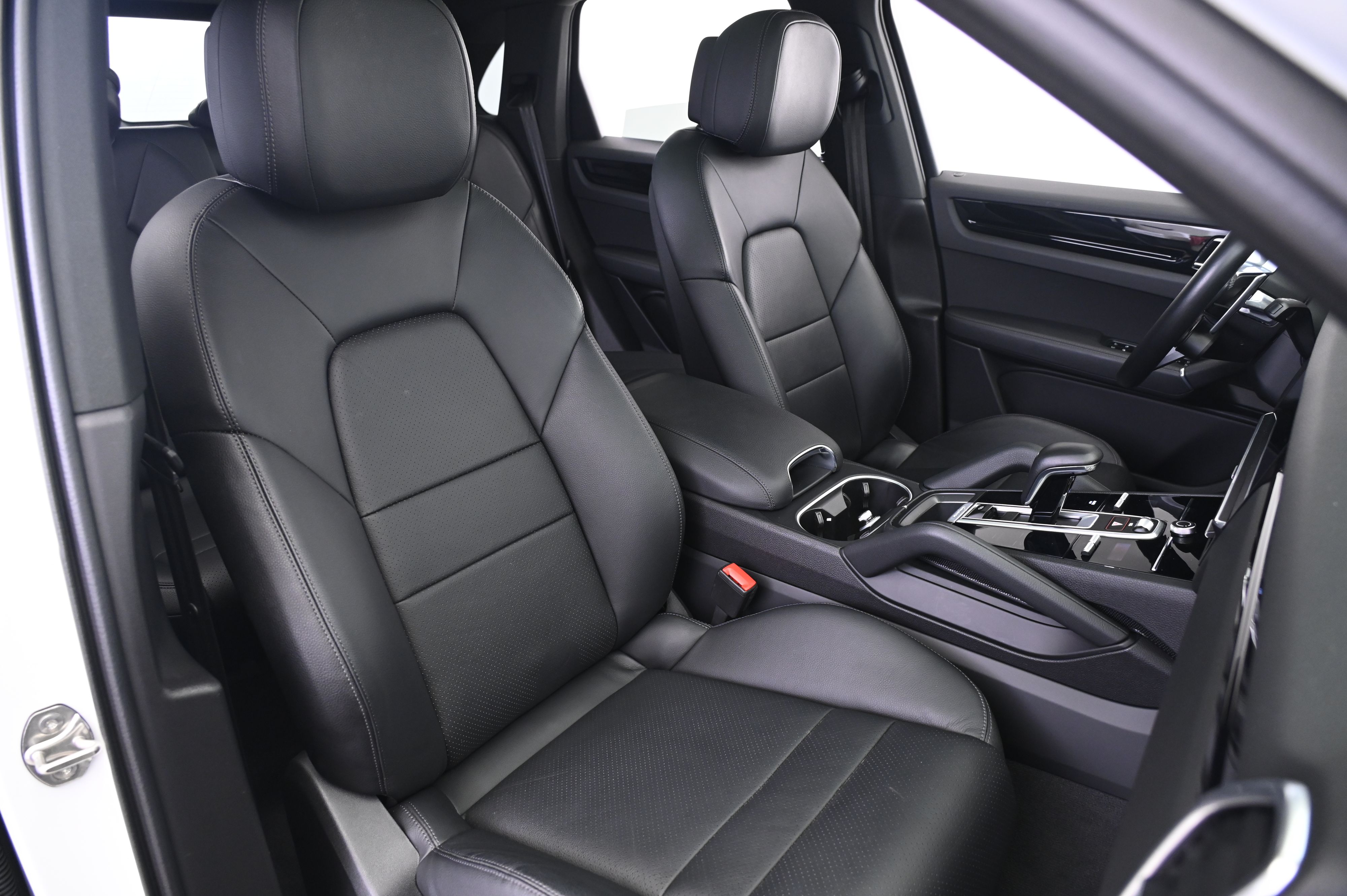 Thumbnail: 2022 Porsche Cayenne - 24