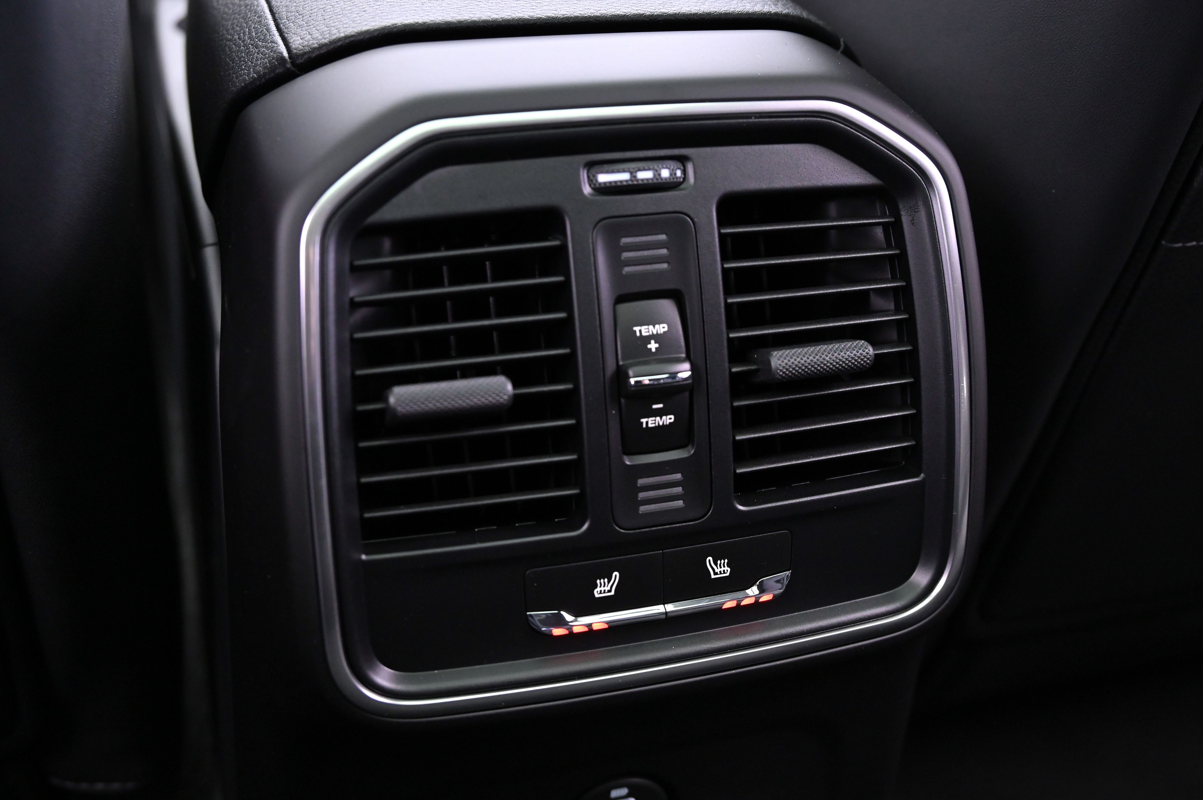 Thumbnail: 2025 Porsche Macan - 24