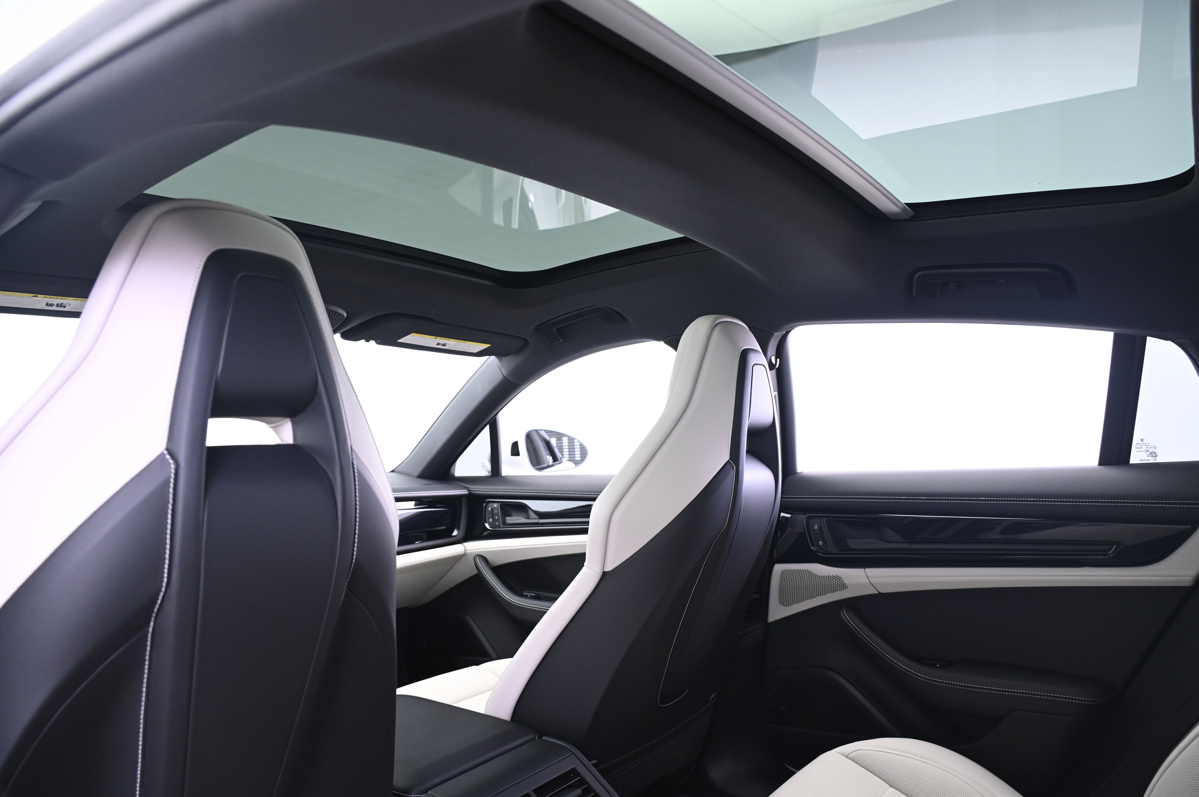 Thumbnail: 2025 Porsche Panamera - 25