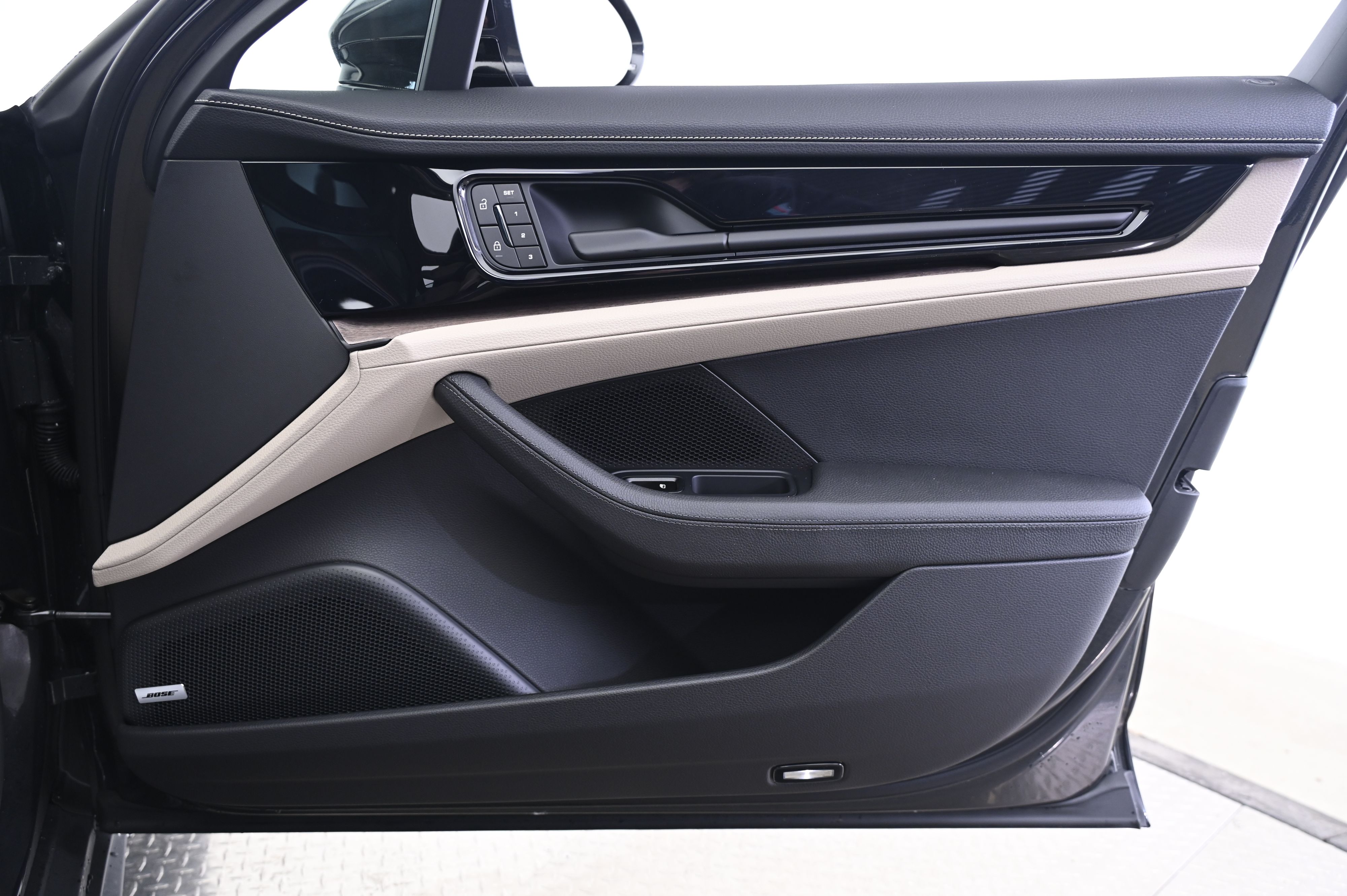 Thumbnail: 2026 Porsche Panamera - 20