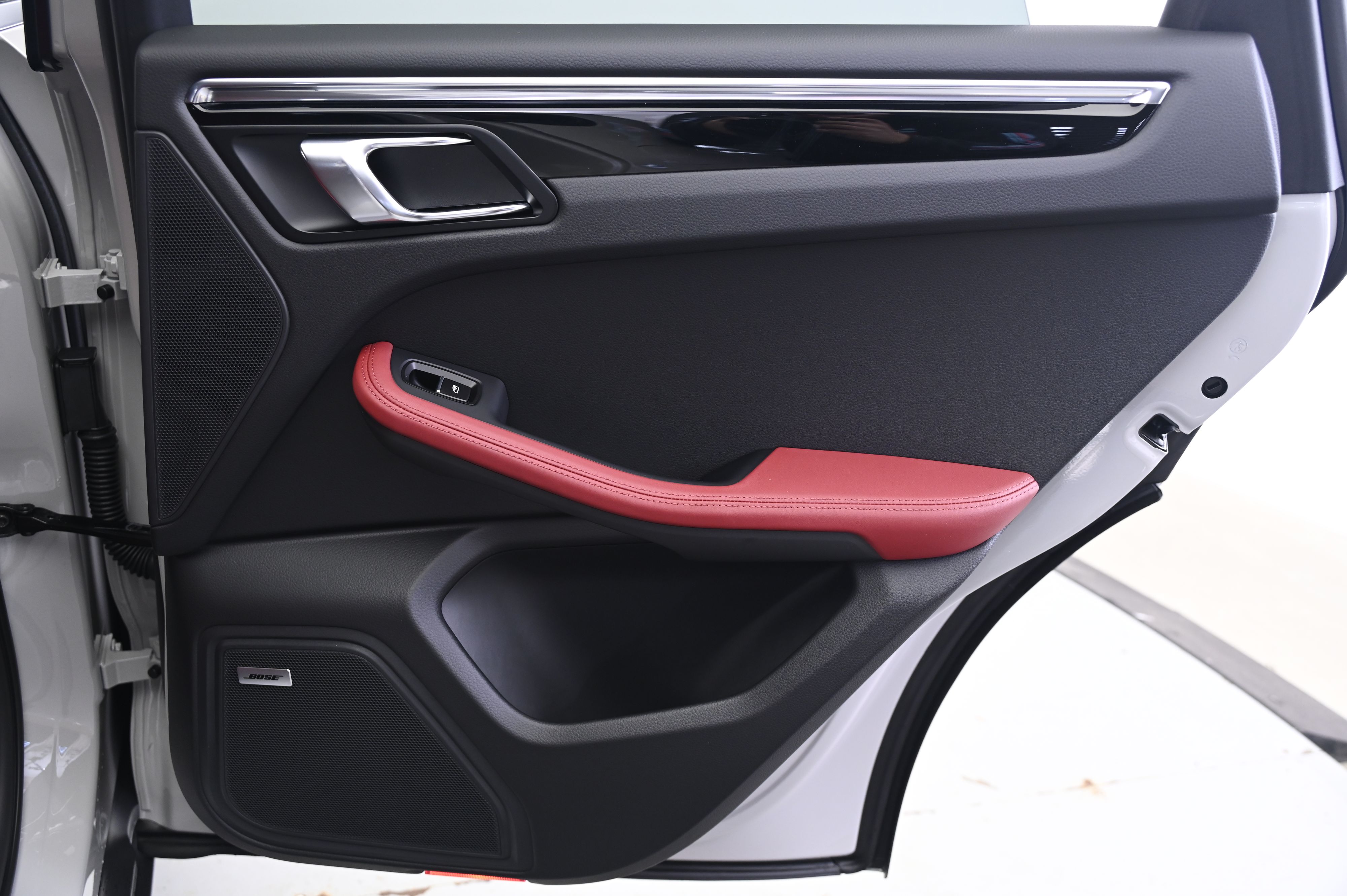 Thumbnail: 2026 Porsche Macan - 16