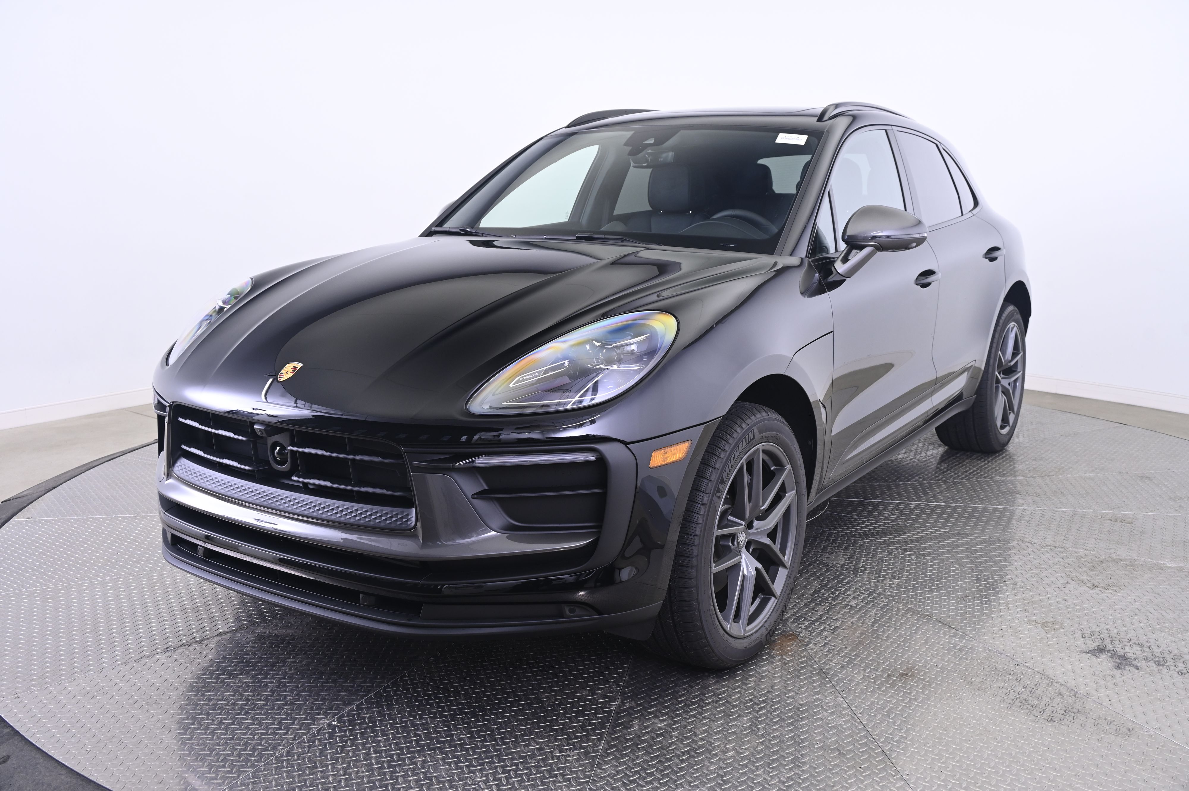 Thumbnail: 2026 Porsche Macan - 1