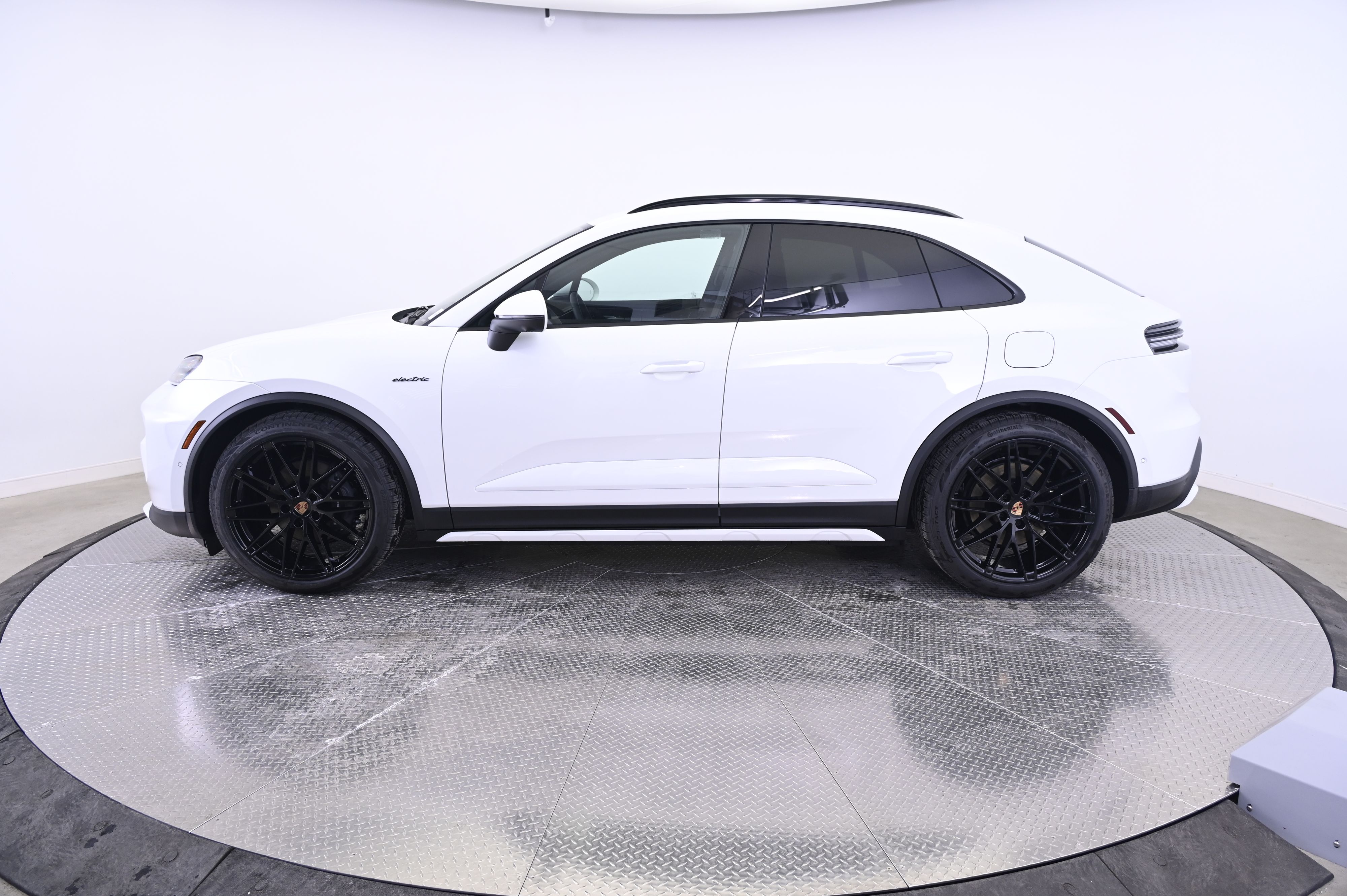 Thumbnail: 2025 Porsche Macan - 2