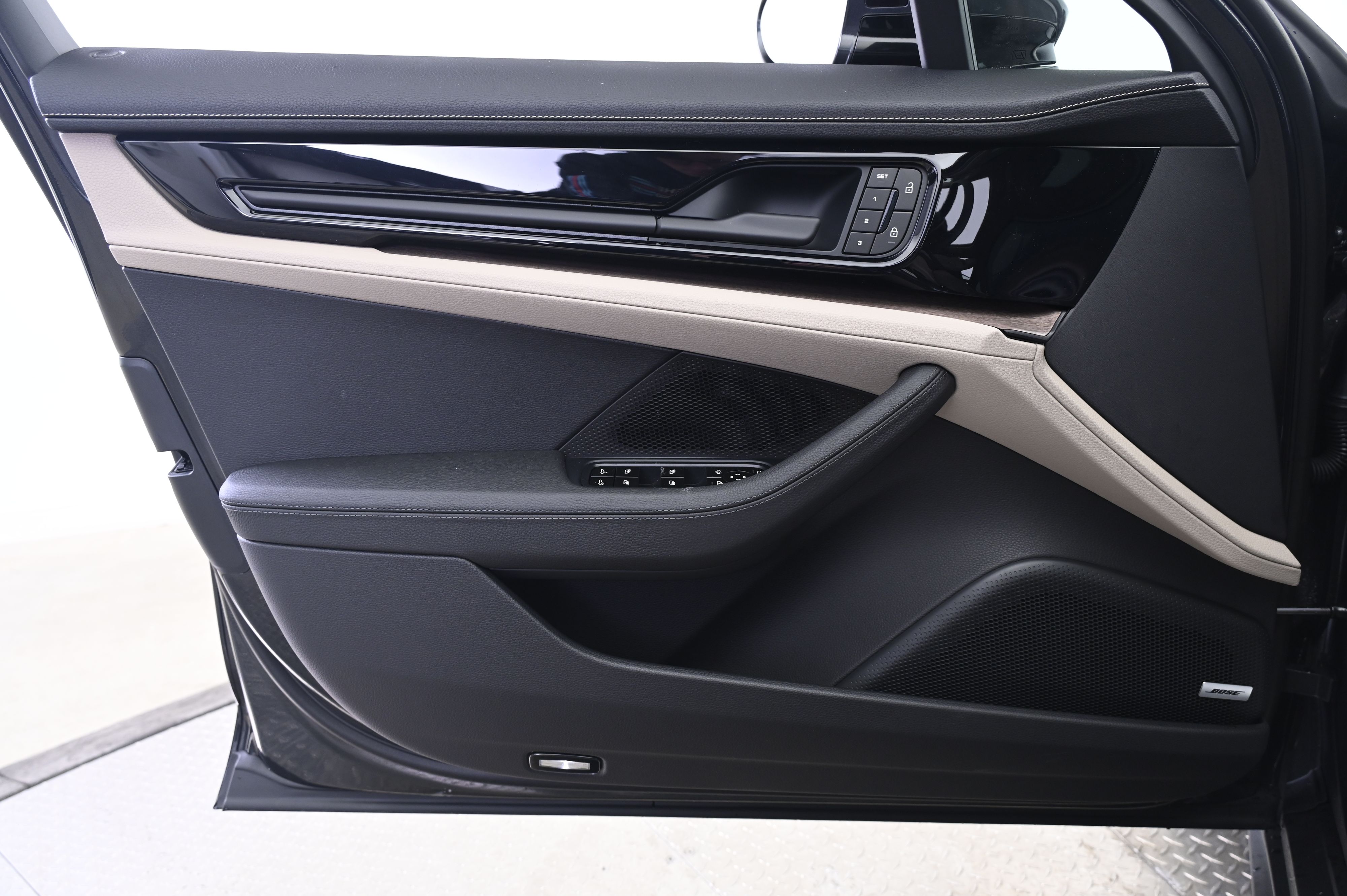 Thumbnail: 2026 Porsche Panamera - 26