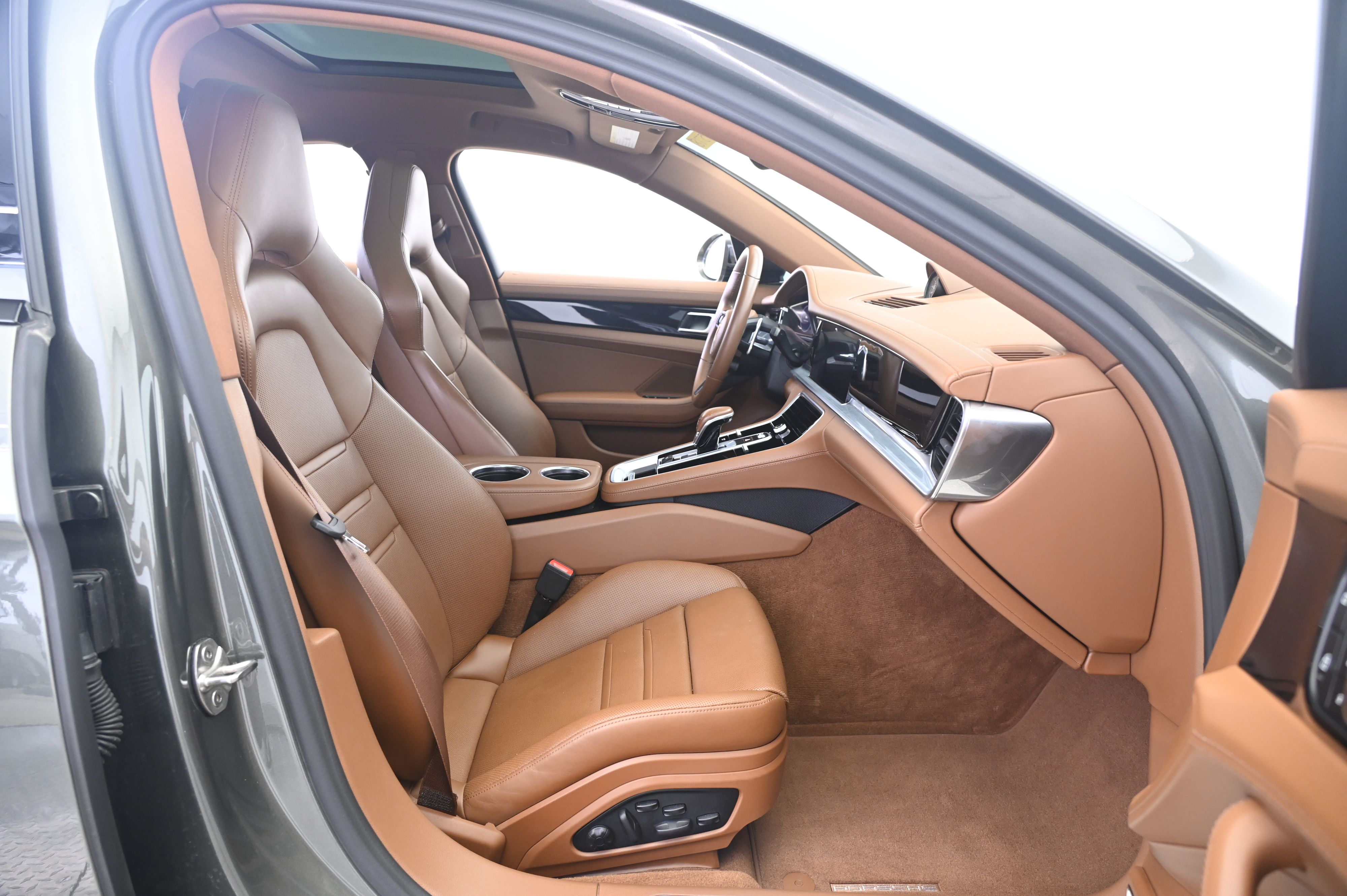 Thumbnail: 2023 Porsche Panamera - 23