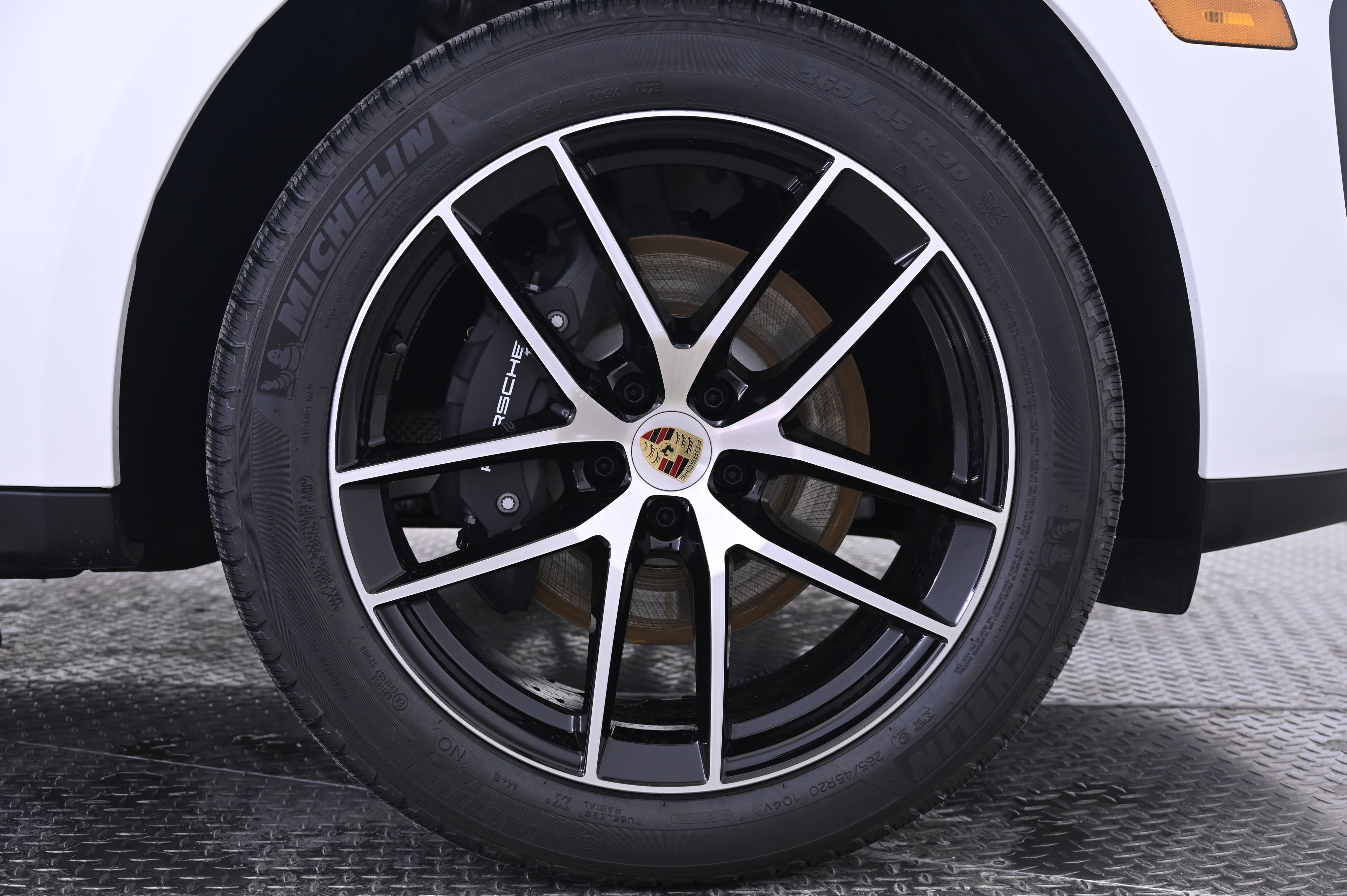 Thumbnail: 2026 Porsche Macan - 14