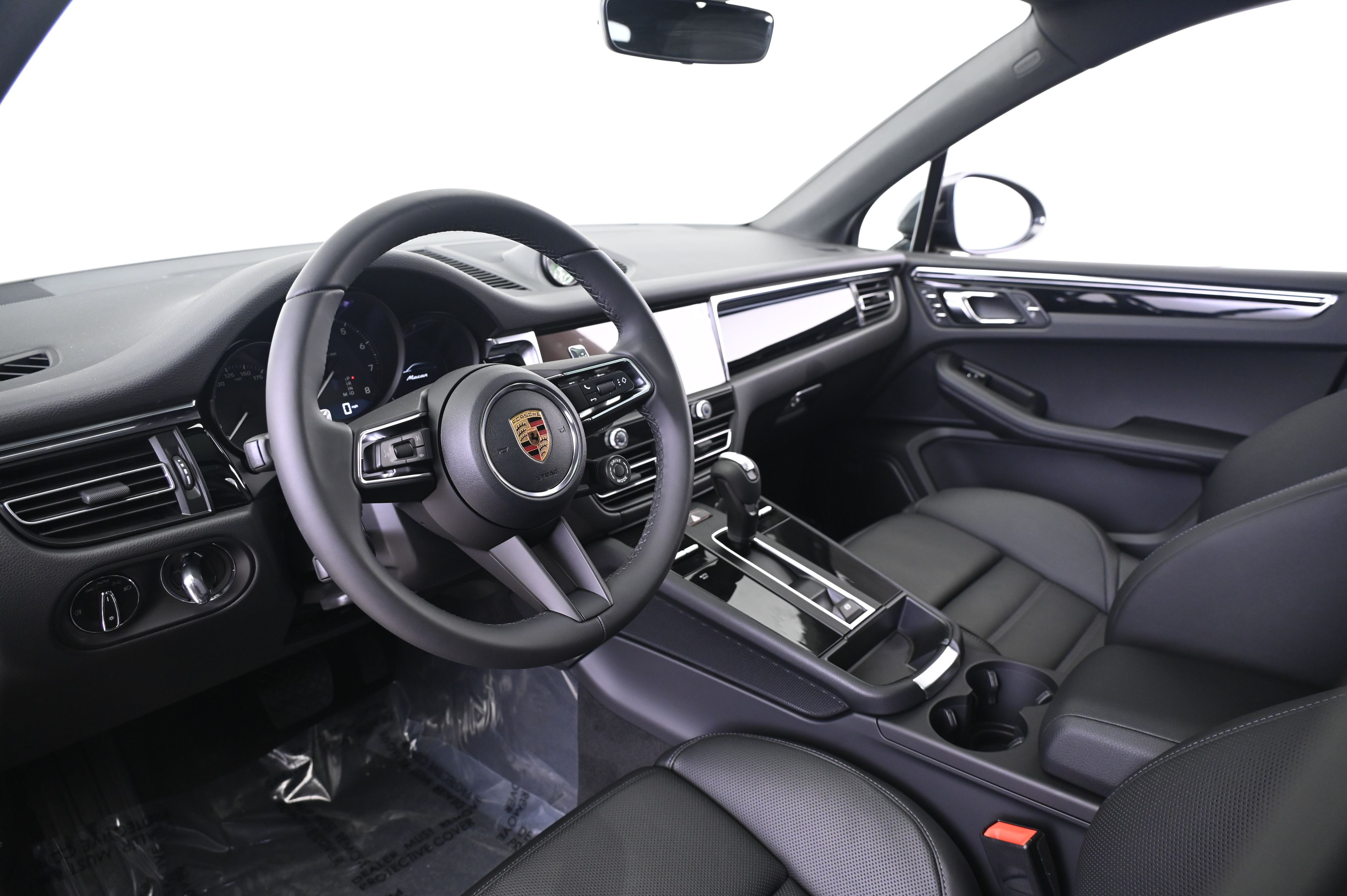 Thumbnail: 2026 Porsche Macan - 4